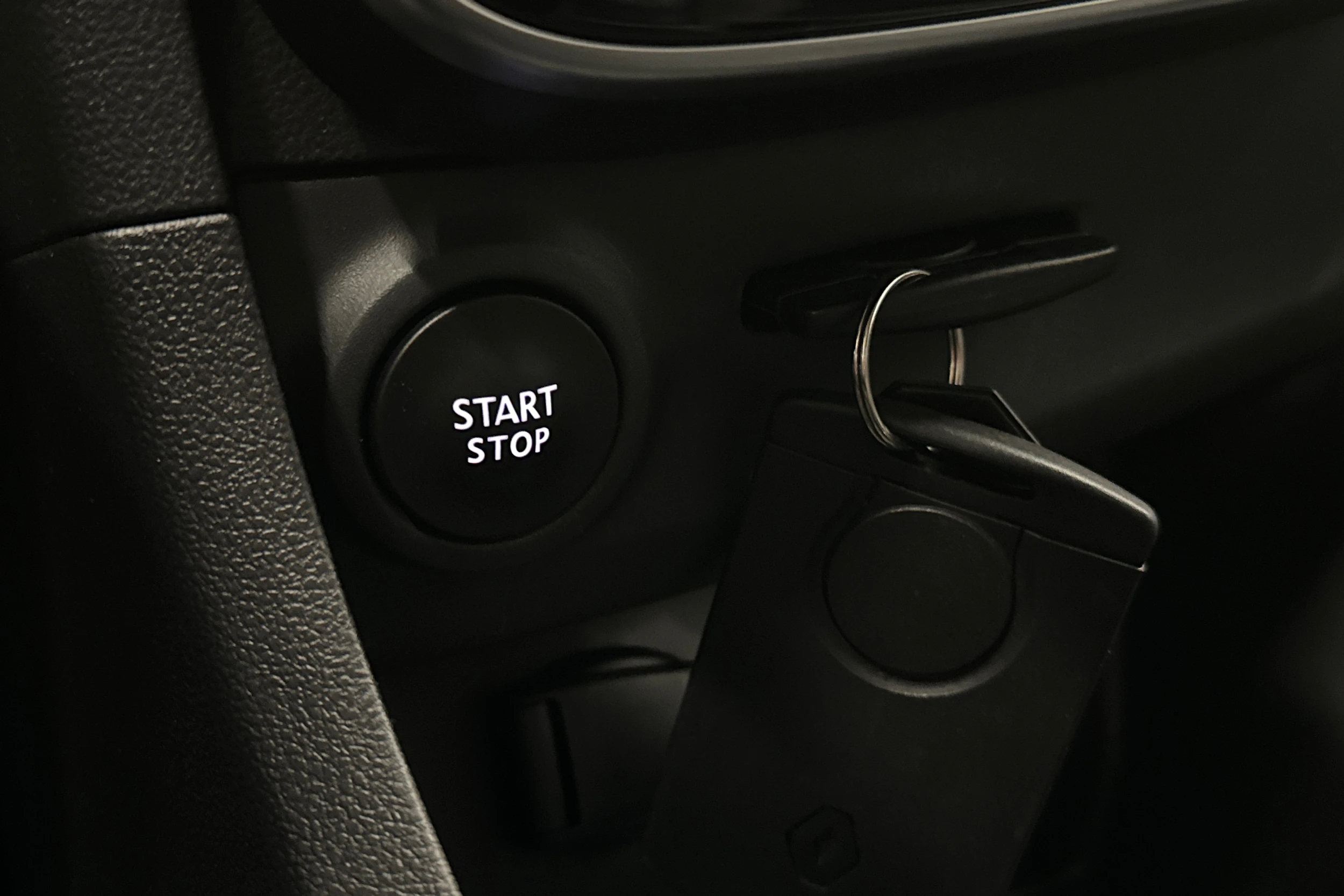 valkoinen Renault Clio 2018 kuva 30.
