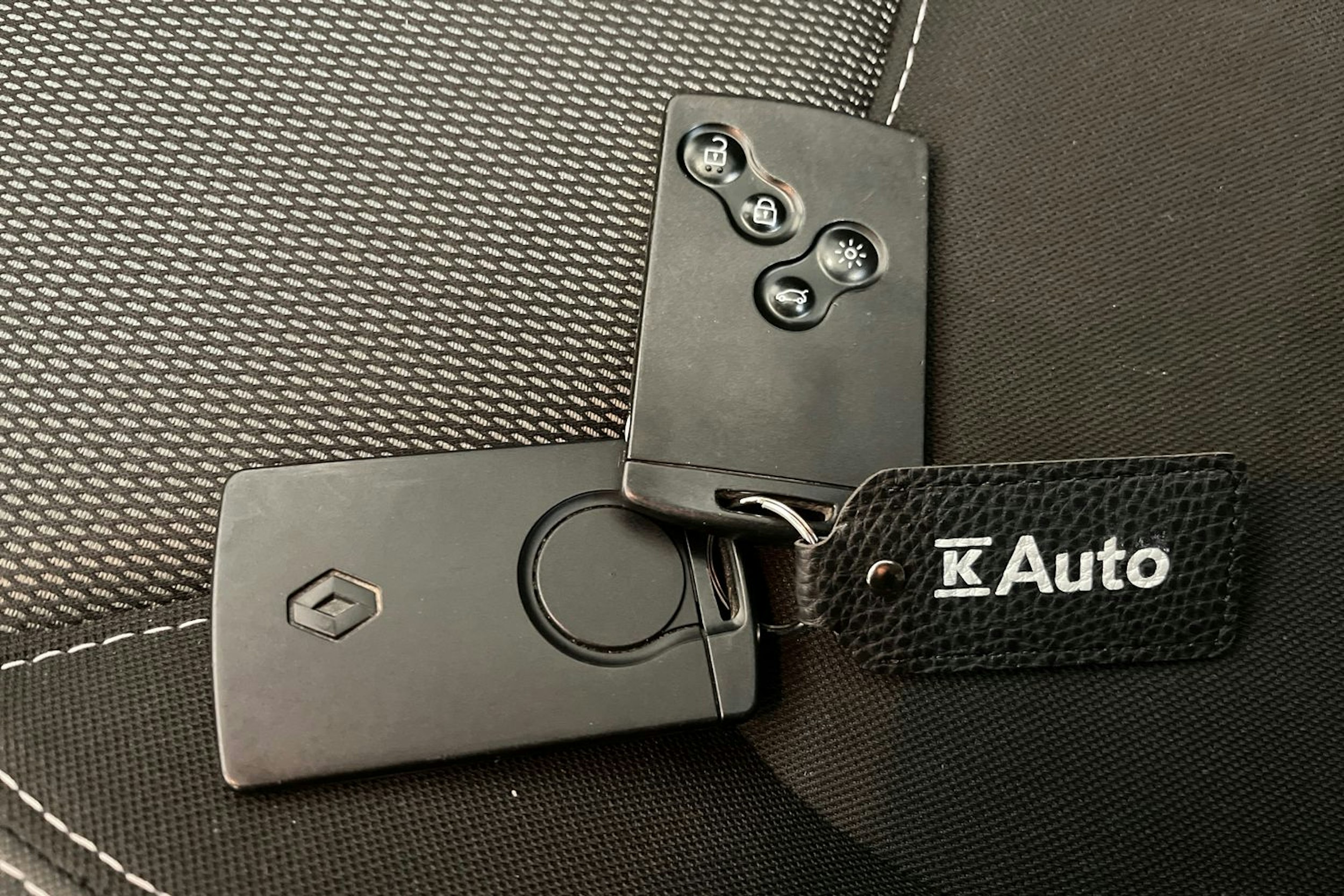 valkoinen Renault Clio 2018 kuva 18.