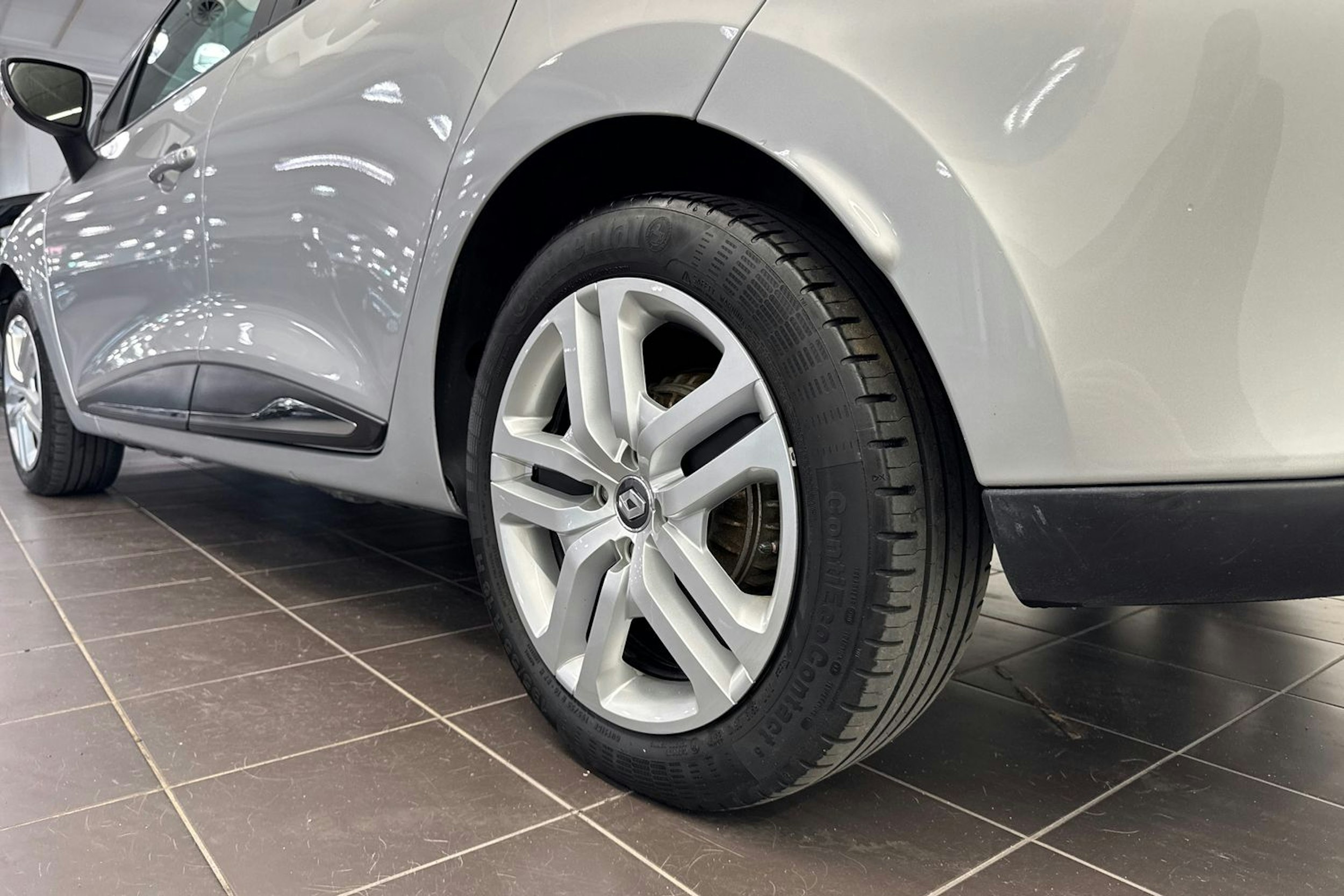 harmaa Renault Clio 2018 kuva 13.