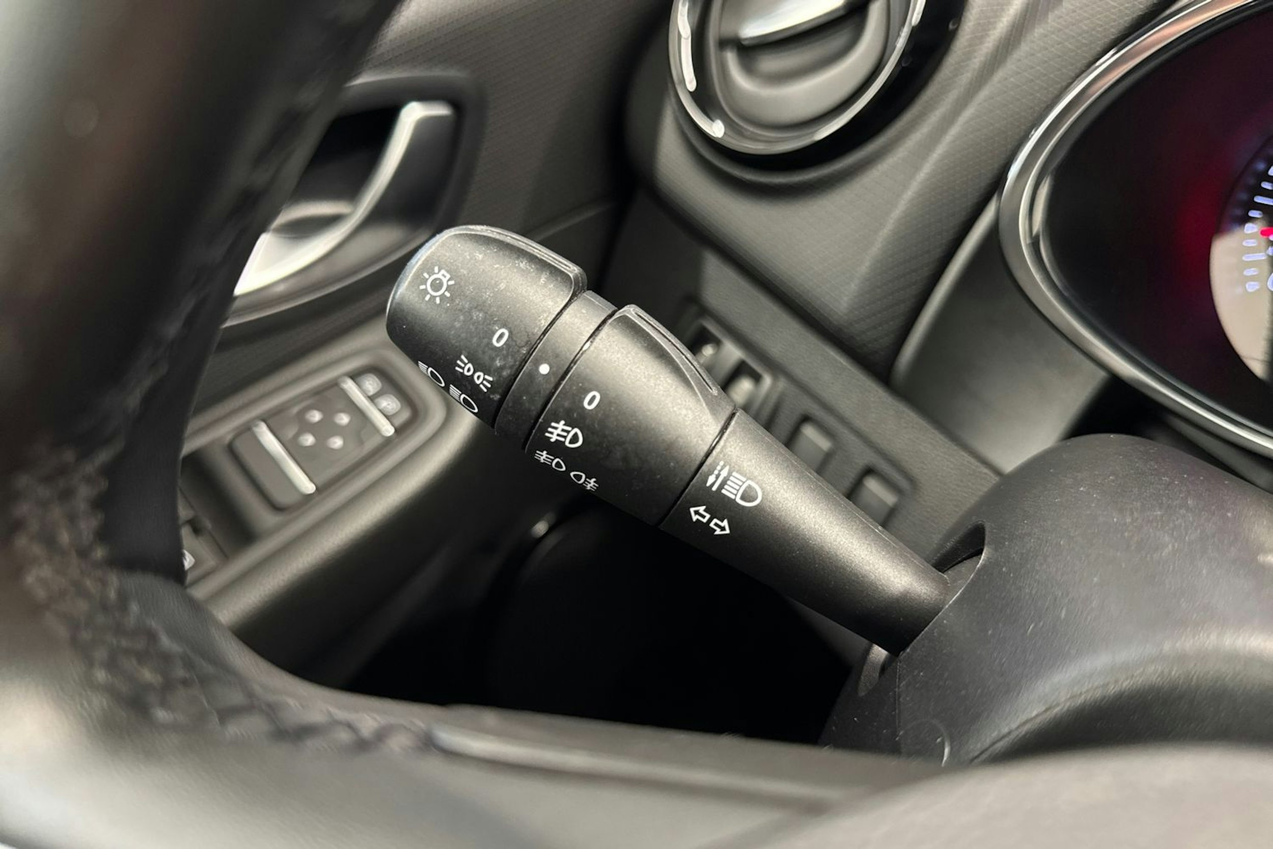 harmaa Renault Clio 2018 kuva 23.