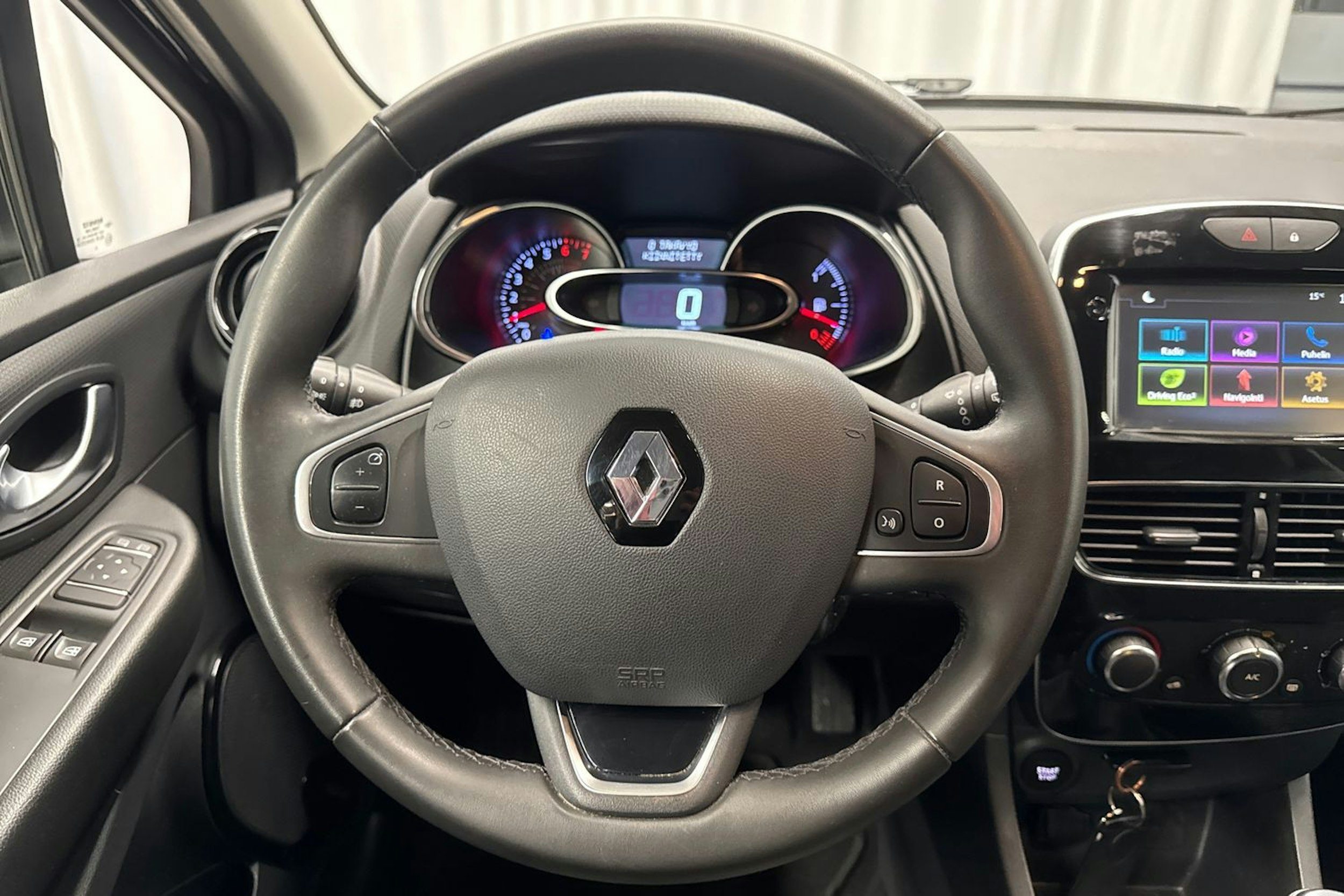 musta Renault Clio 2018 kuva 14.