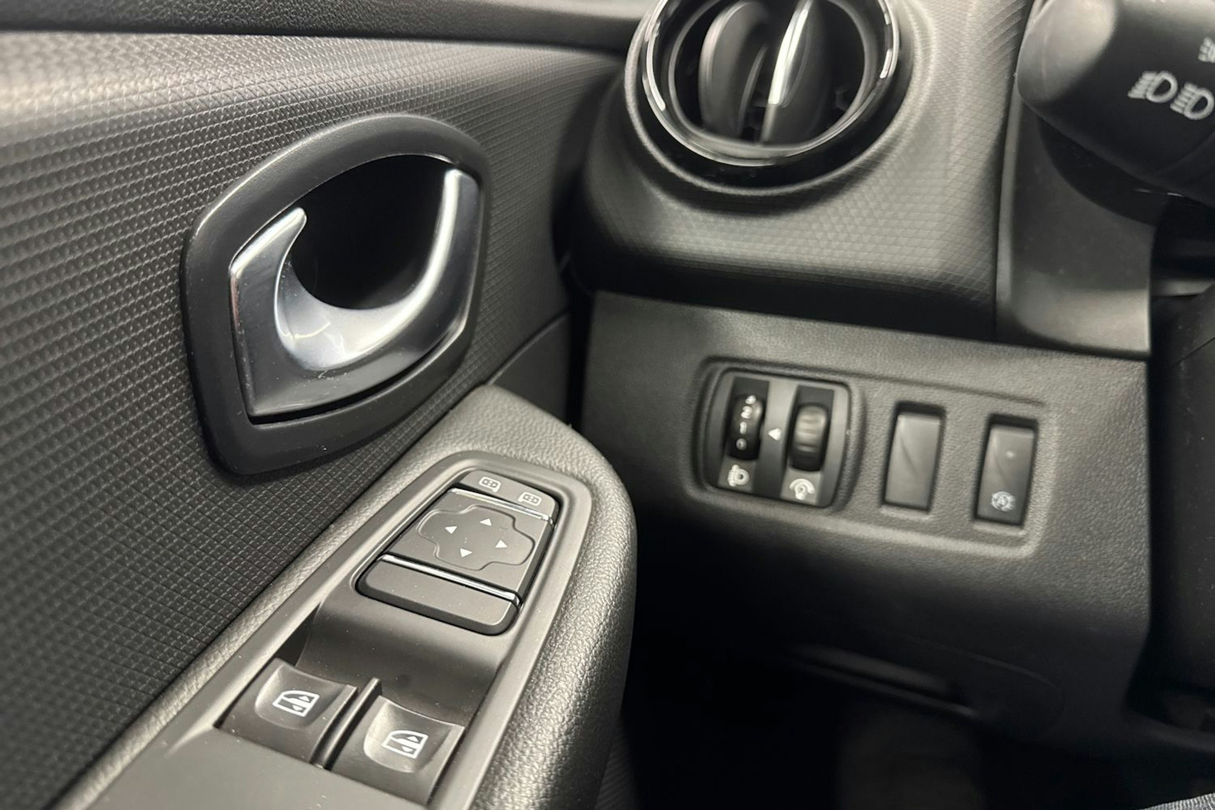 musta Renault Clio 2018 kuva 18.