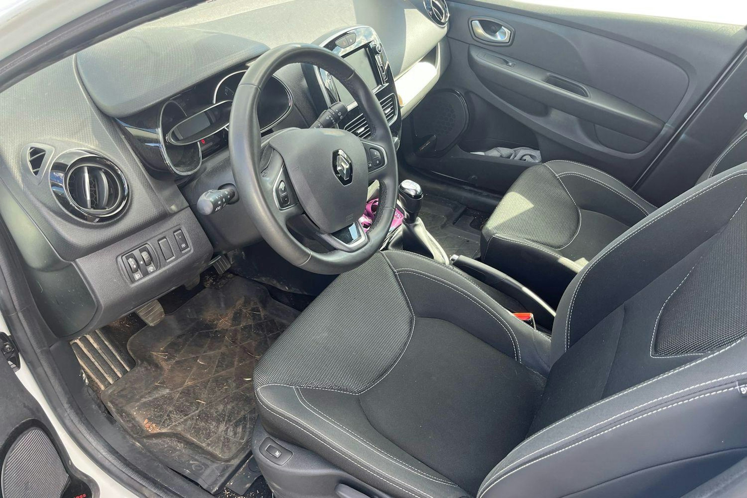 Valkoinen Renault CLIO 2019 kuva 3.