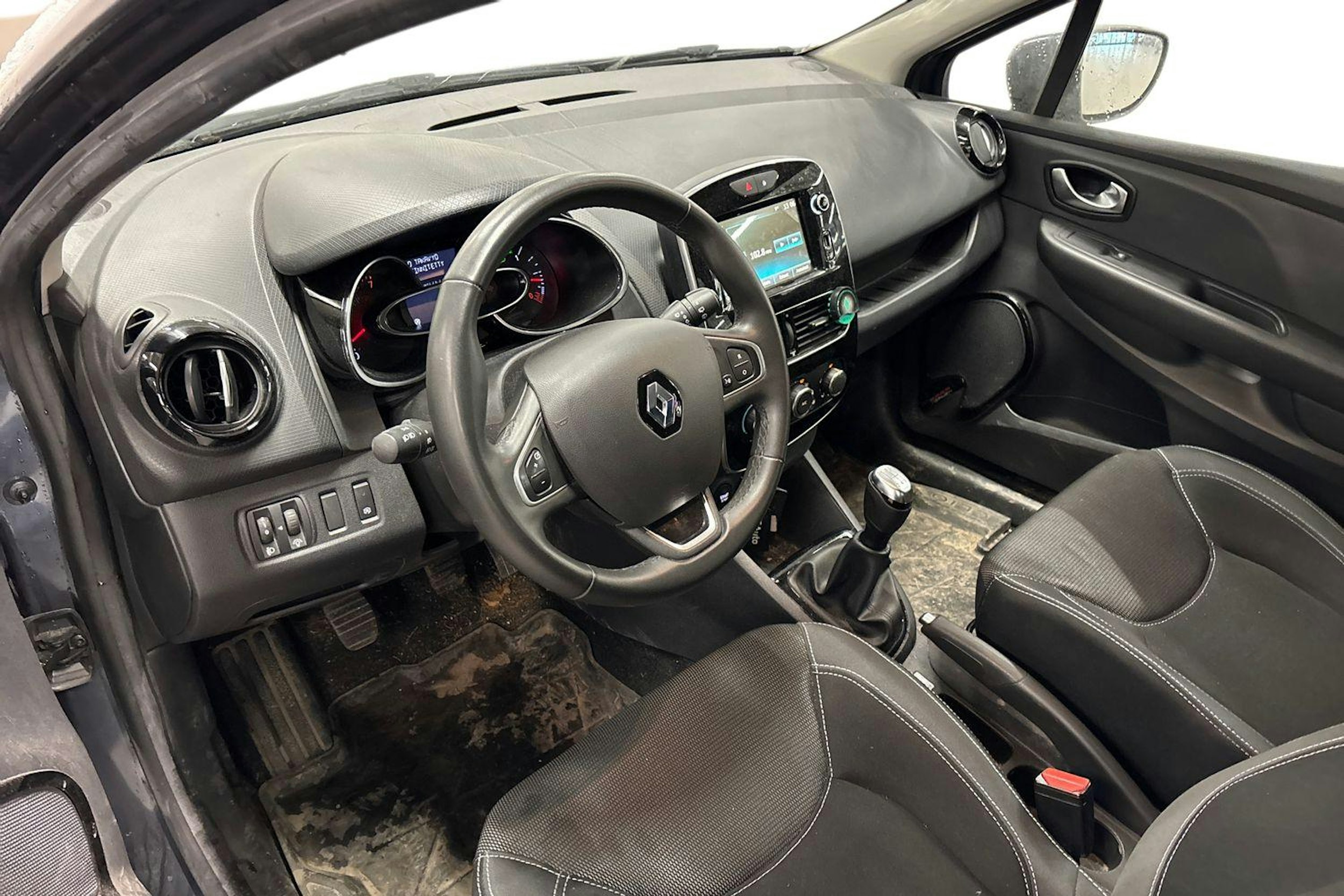 harmaa Renault Clio 2019 kuva 3.
