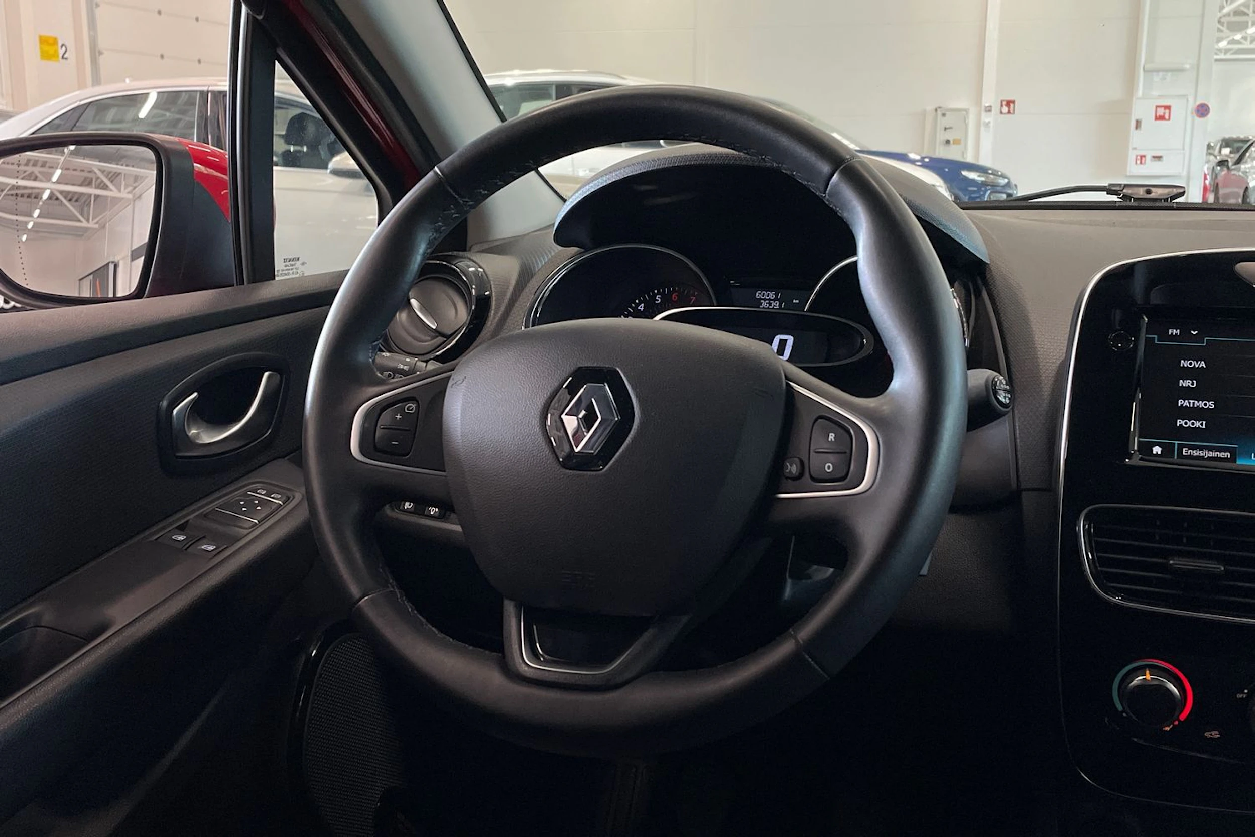 punainen Renault Clio 2019 kuva 12.