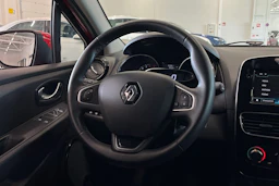 punainen Renault Clio 2019 kuva 12.