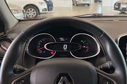punainen Renault Clio 2019 kuva 13.