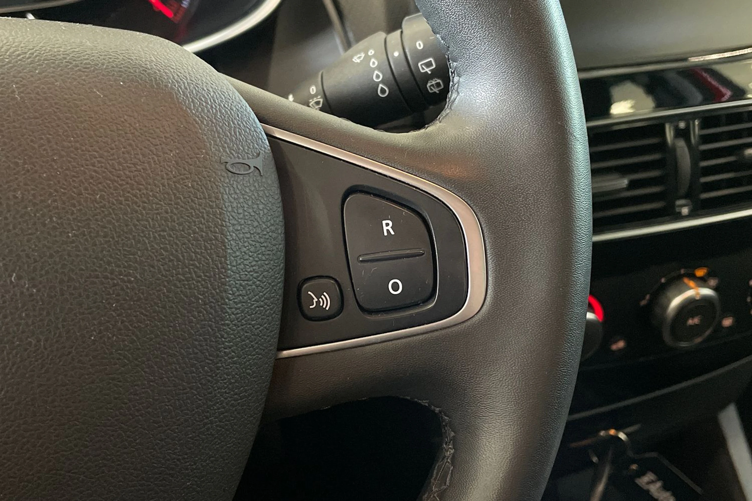 punainen Renault Clio 2019 kuva 14.