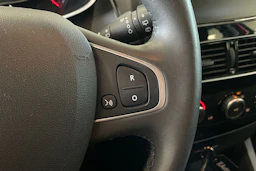 punainen Renault Clio 2019 kuva 14.