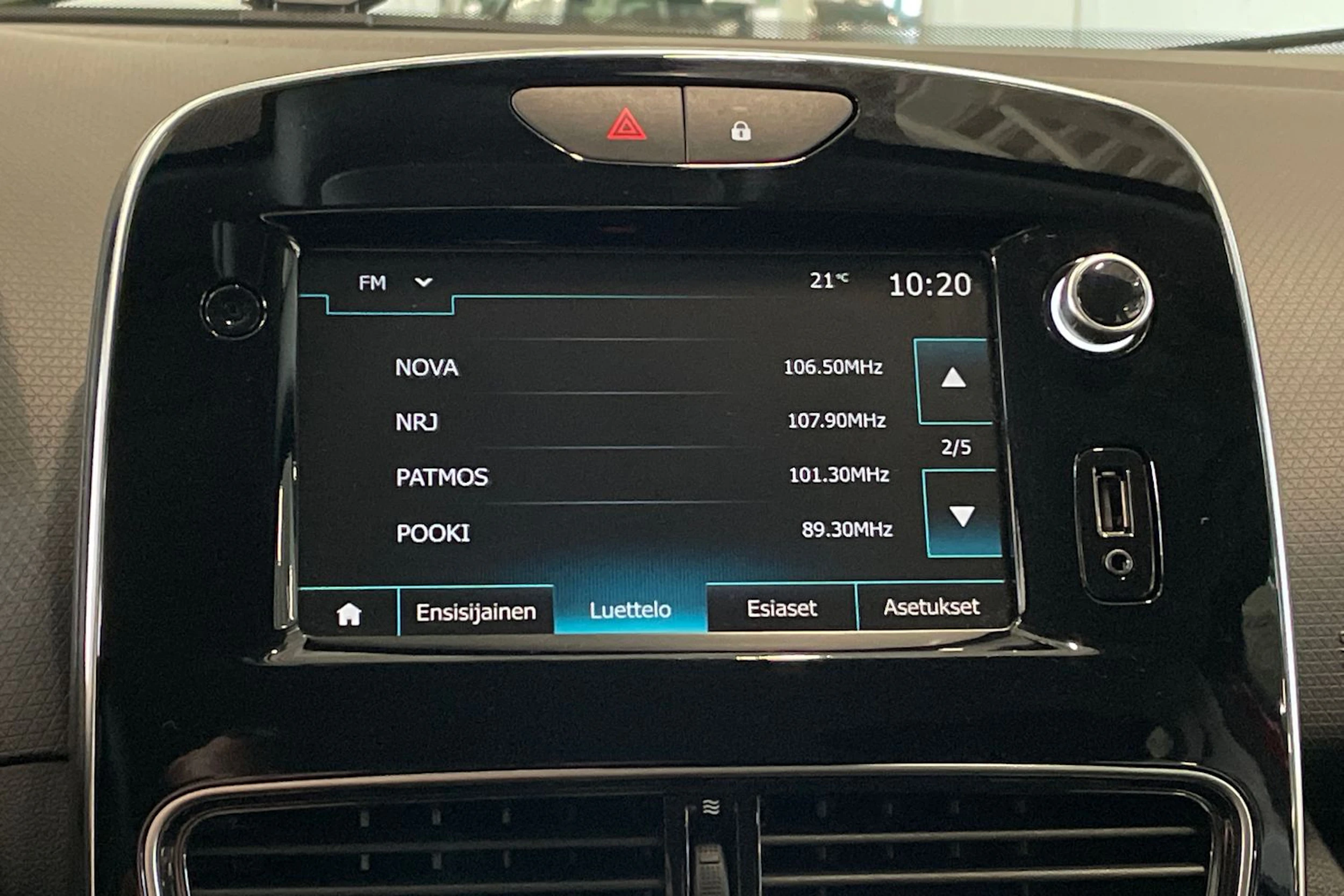 punainen Renault Clio 2019 kuva 16.