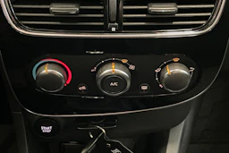 punainen Renault Clio 2019 kuva 20.