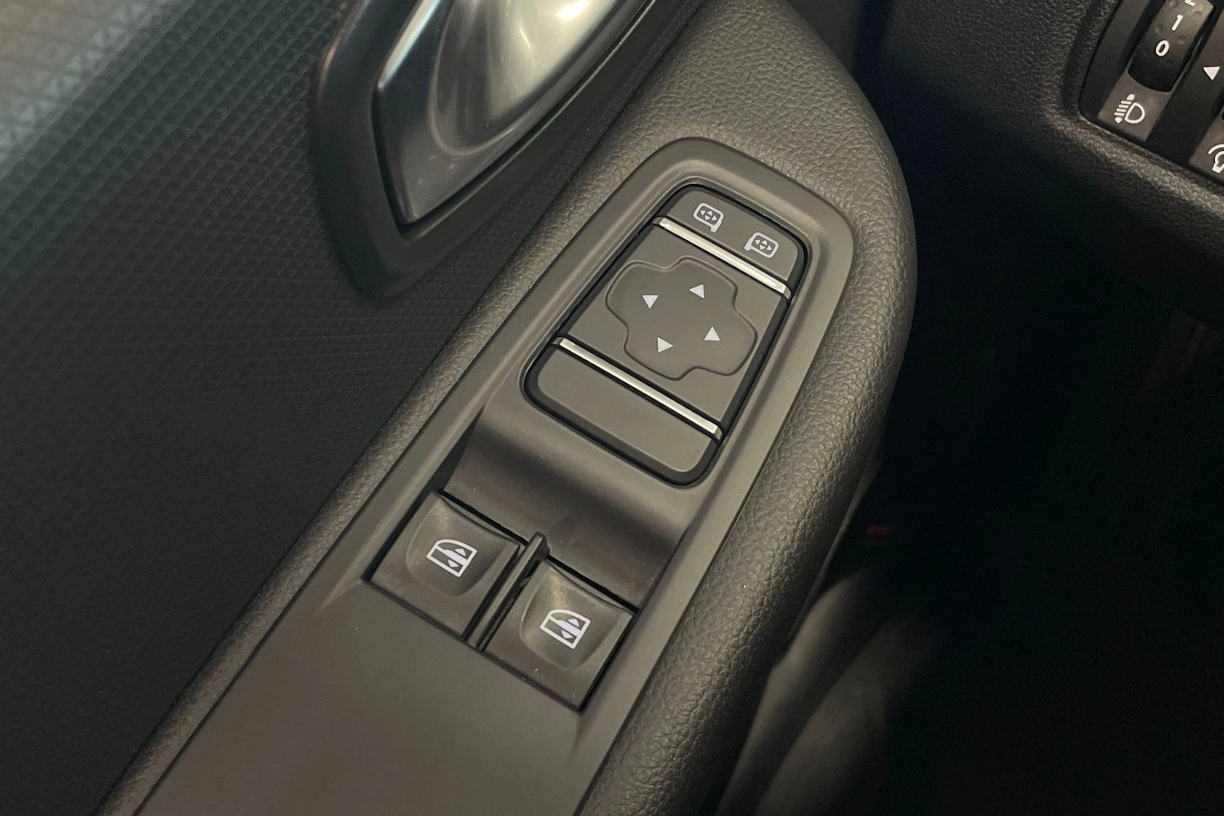 punainen Renault Clio 2019 kuva 22.