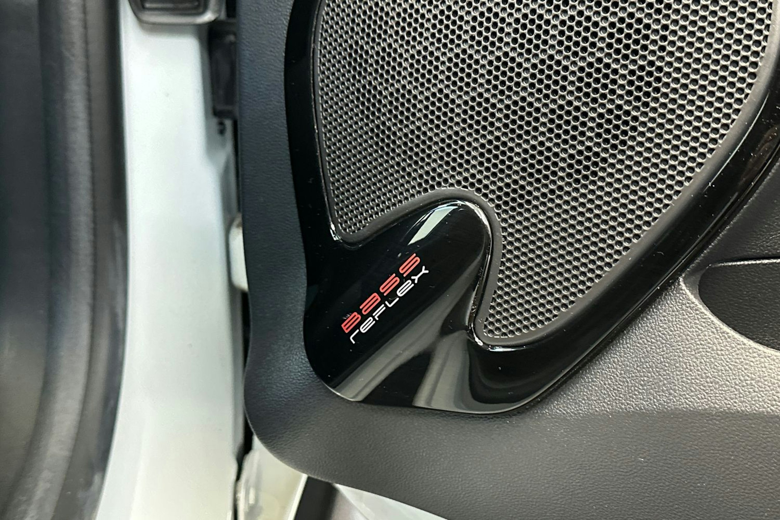 valkoinen Renault Clio 2019 kuva 16.