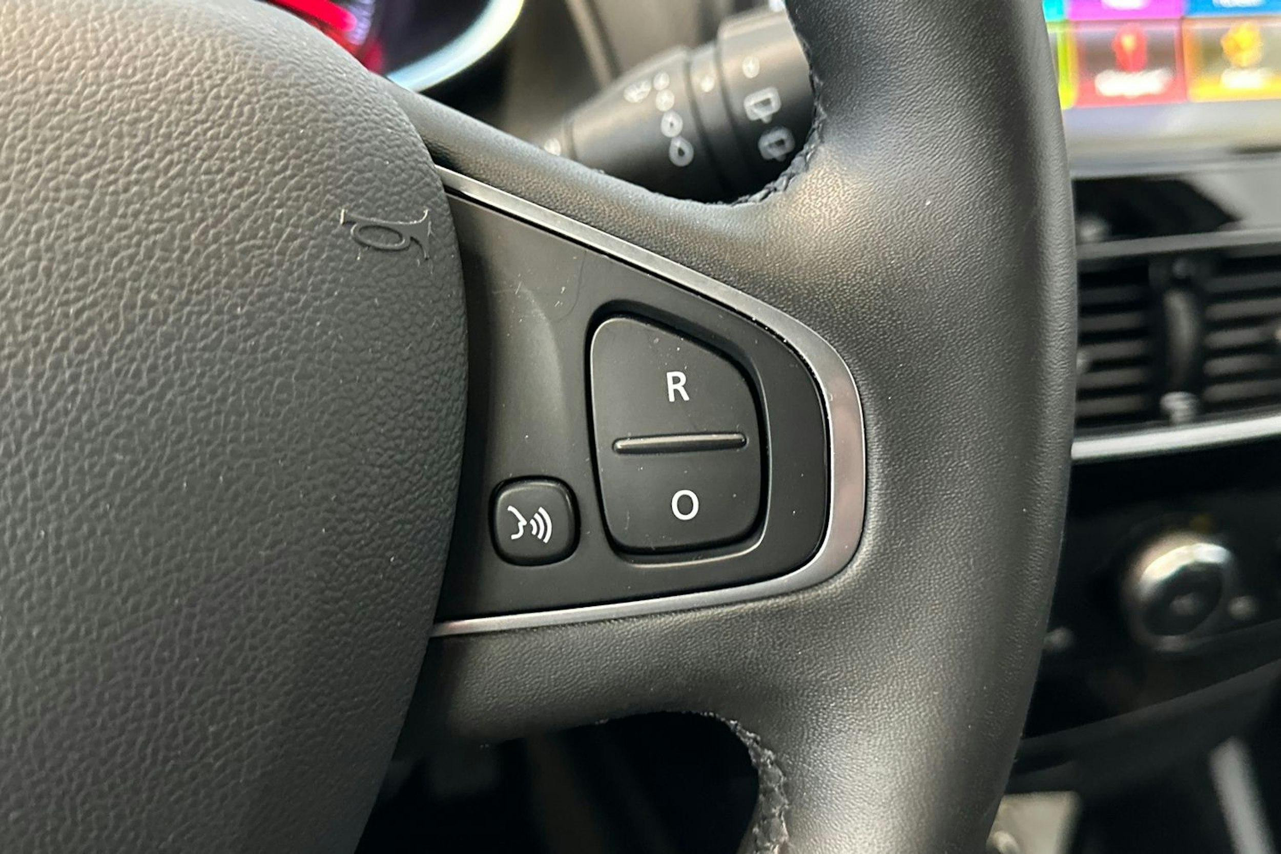 valkoinen Renault Clio 2019 kuva 21.