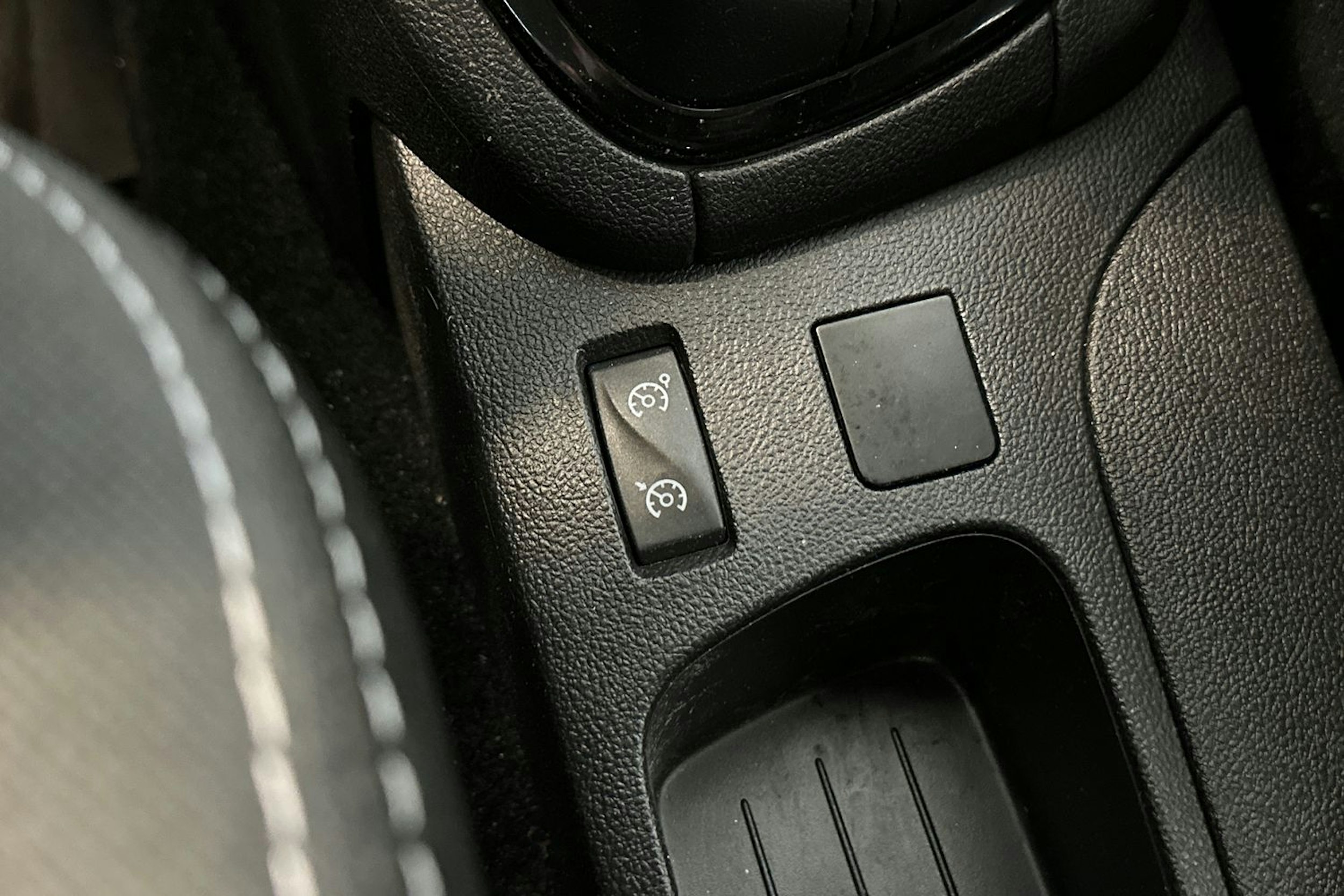 valkoinen Renault Clio 2019 kuva 28.