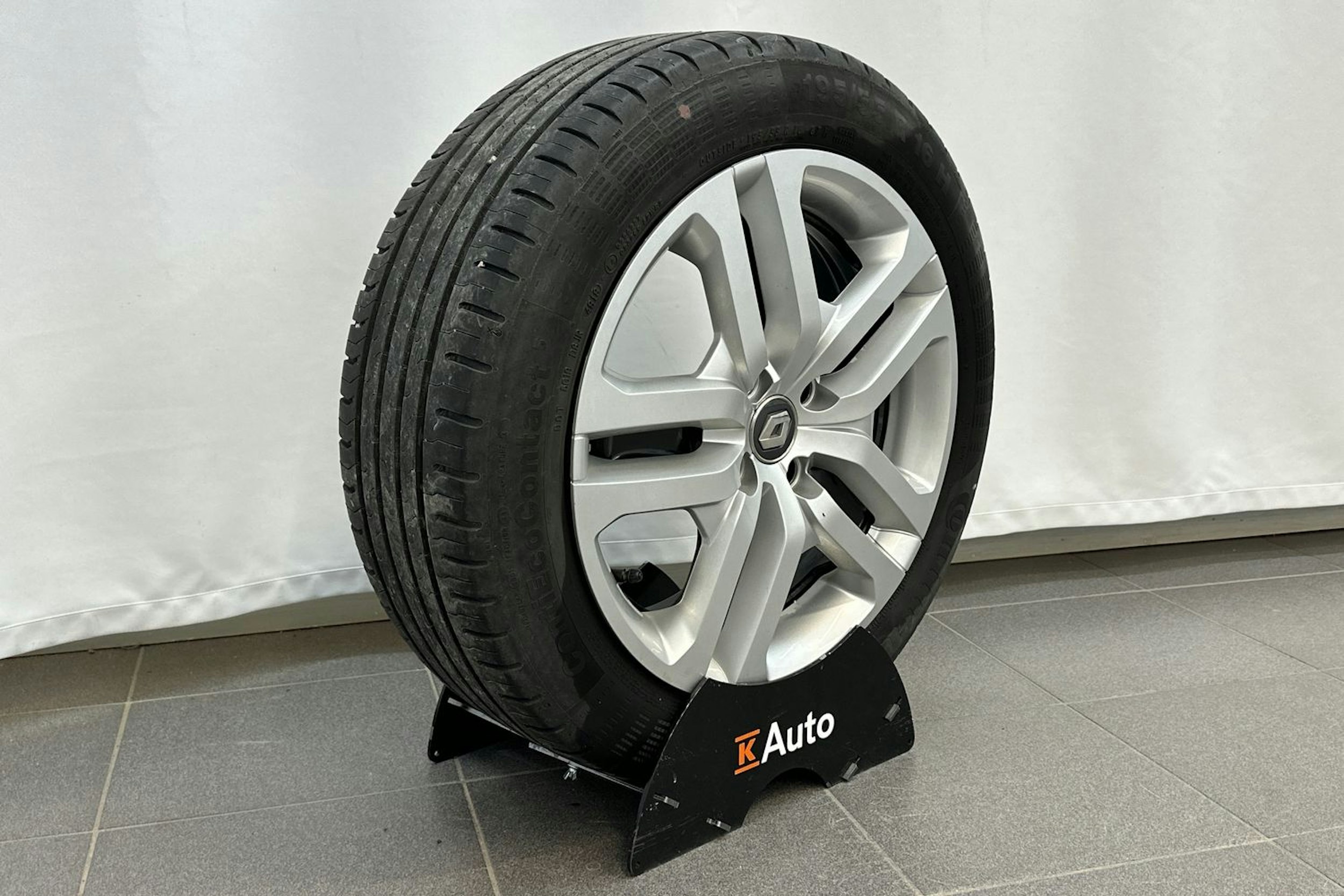 valkoinen Renault Clio 2019 kuva 31.