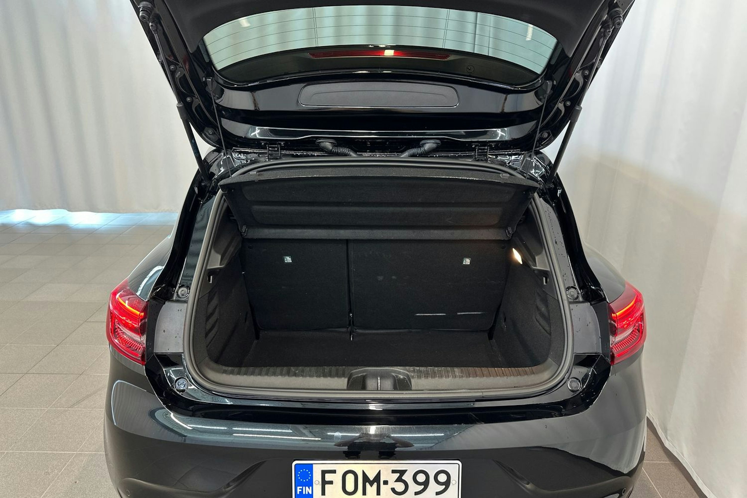 musta Renault Clio 2020 kuva 14.