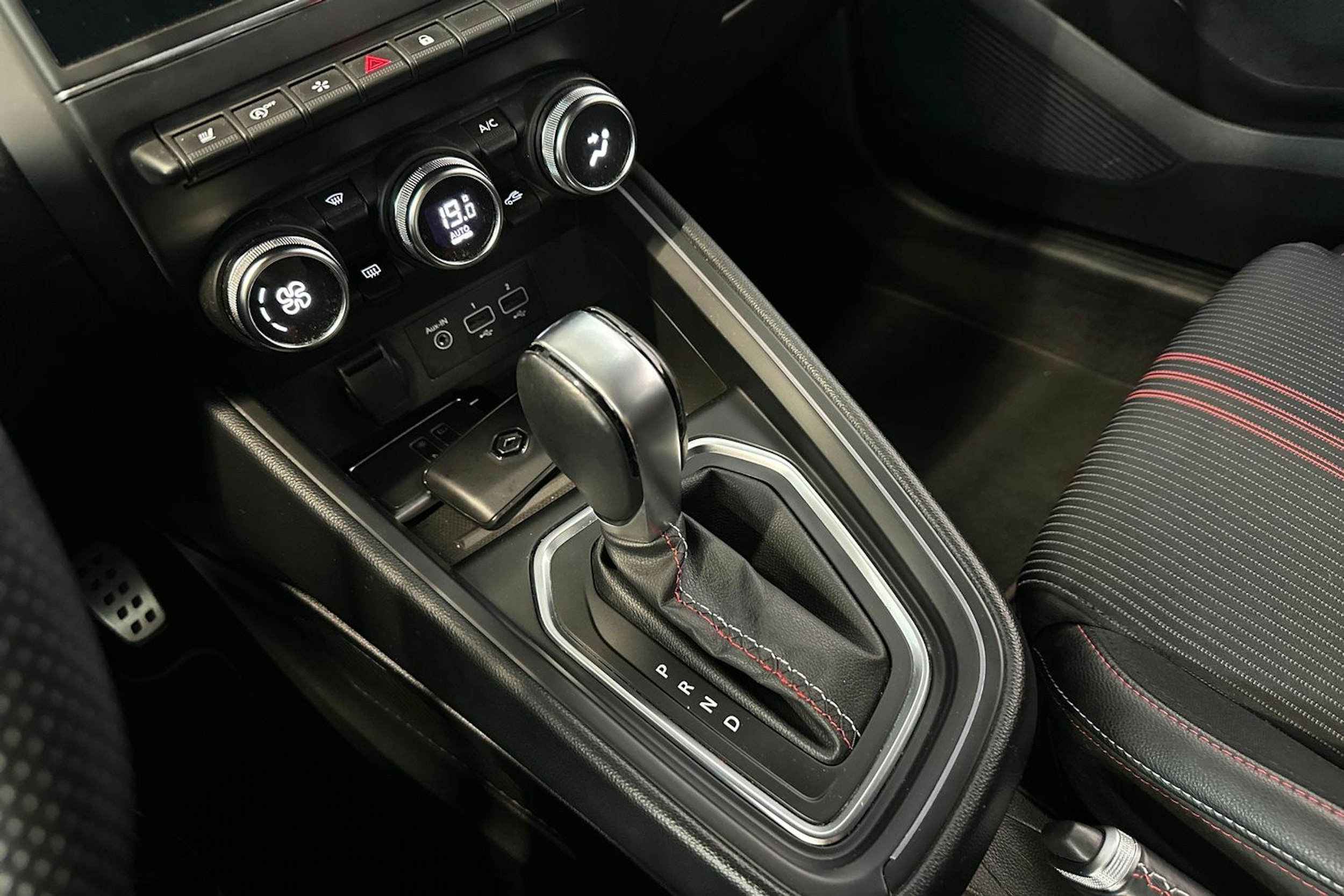 musta Renault Clio 2020 kuva 20.