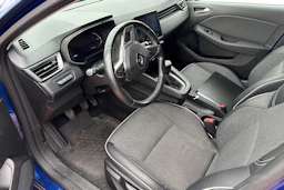 sininen Renault Clio 2020 kuva 3.