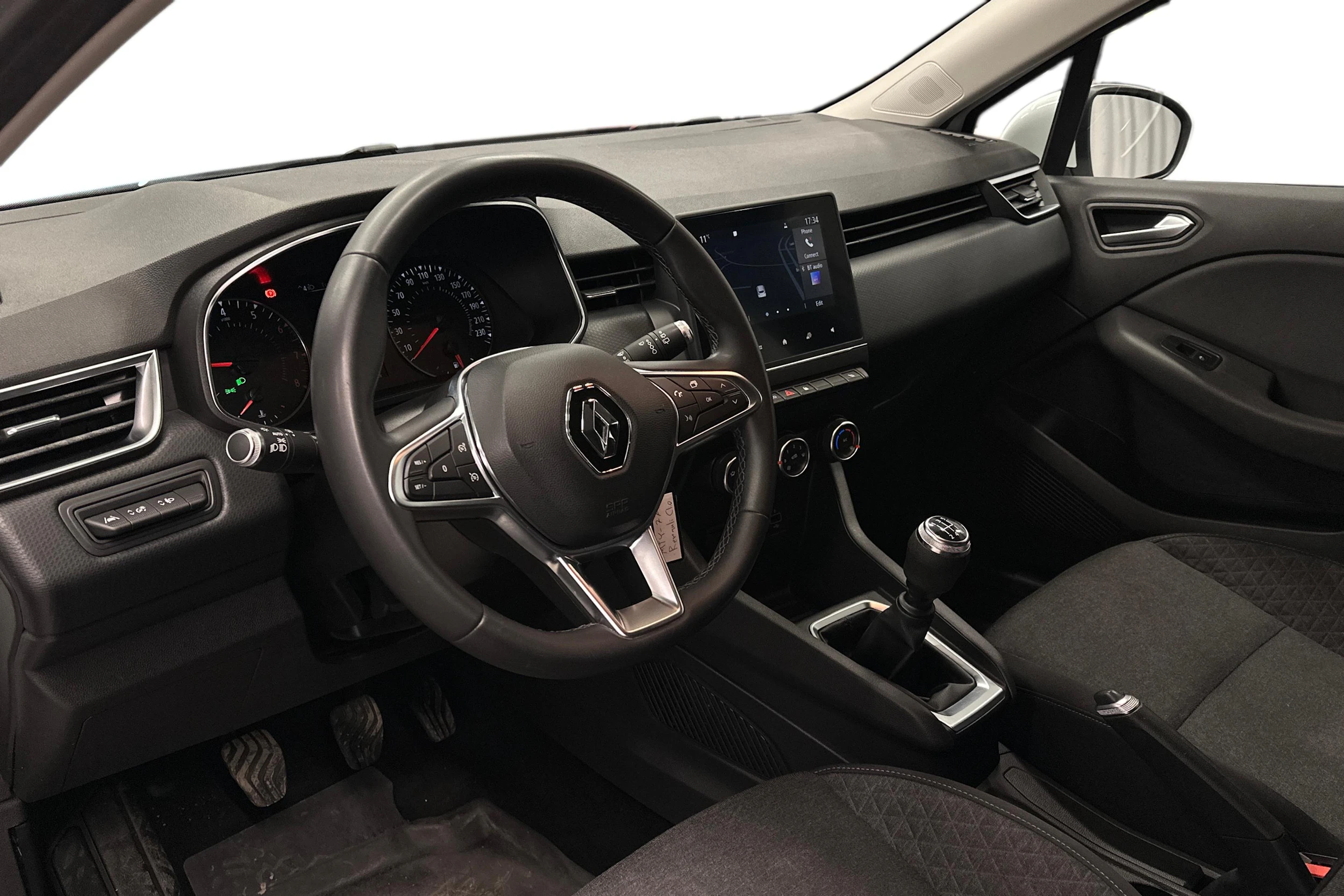 valkoinen Renault Clio 2020 kuva 6.