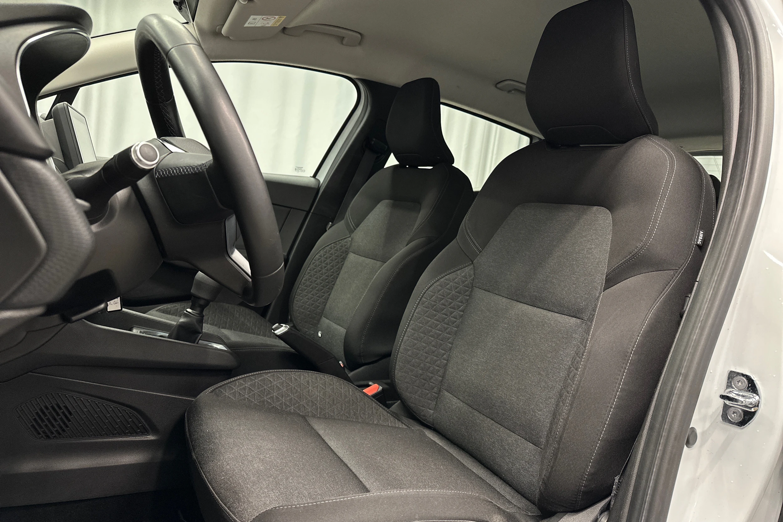 valkoinen Renault Clio 2020 kuva 12.