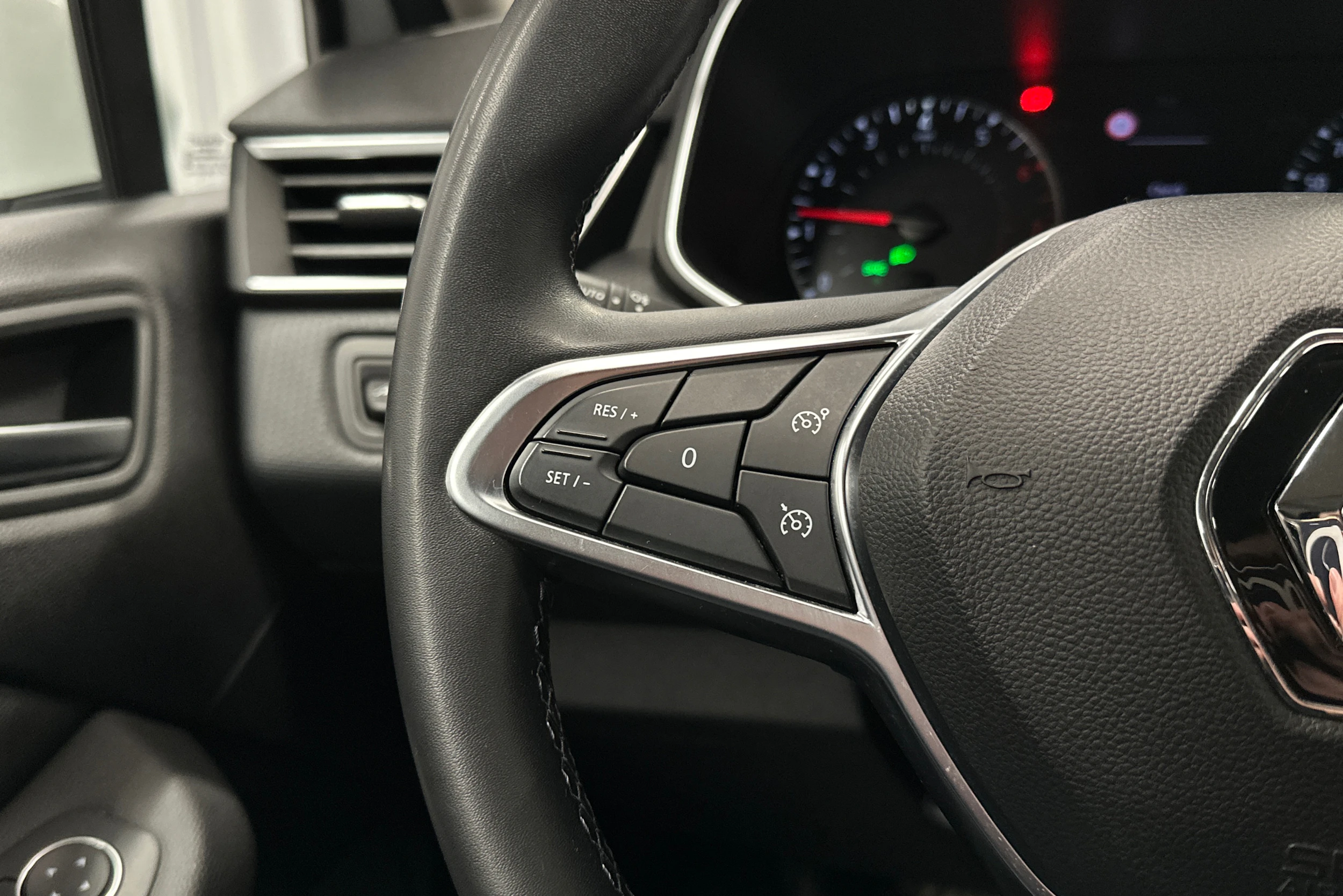 valkoinen Renault Clio 2020 kuva 14.