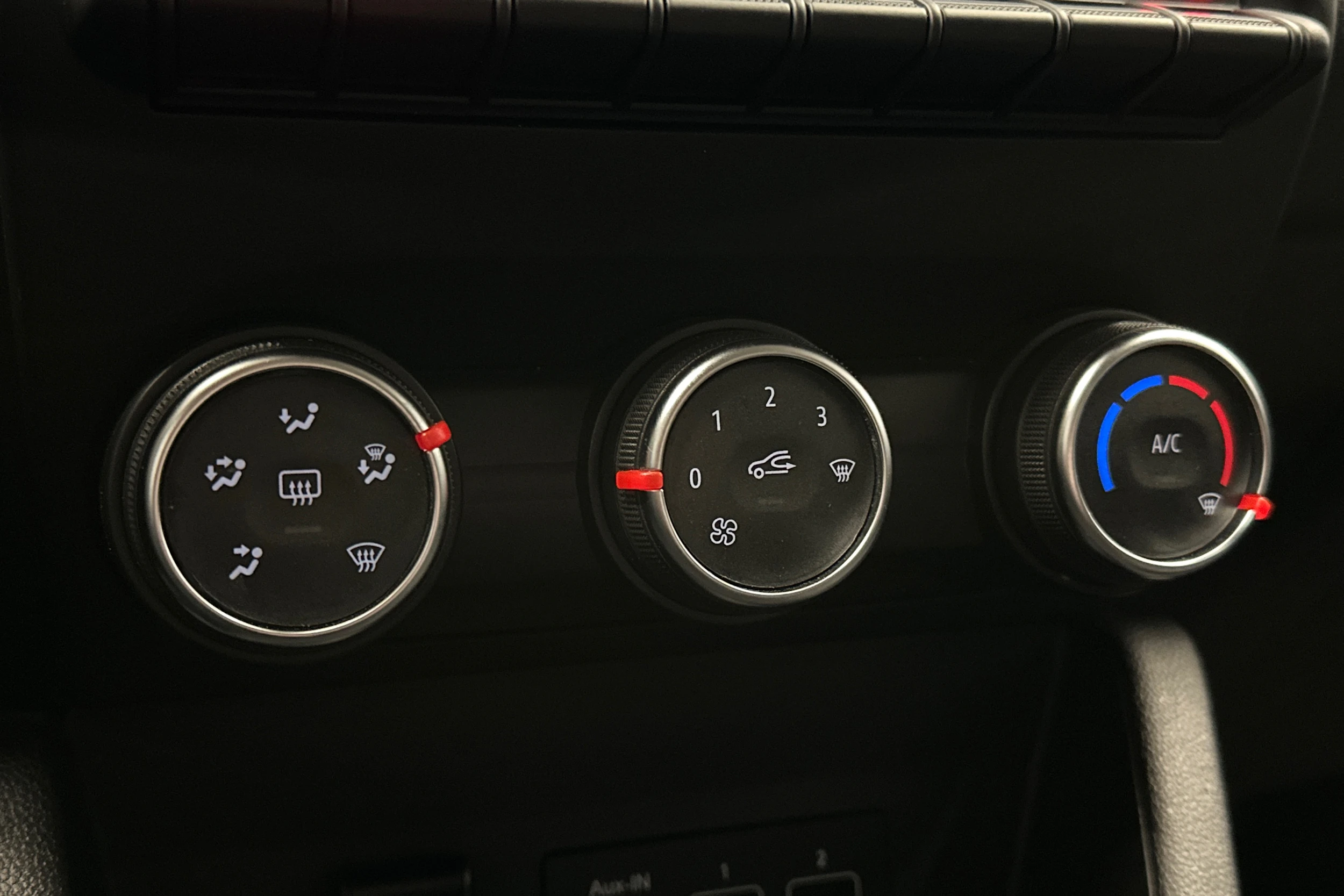 valkoinen Renault Clio 2020 kuva 23.