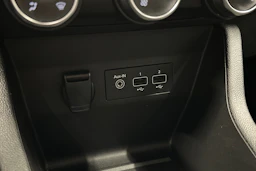 valkoinen Renault Clio 2020 kuva 24.