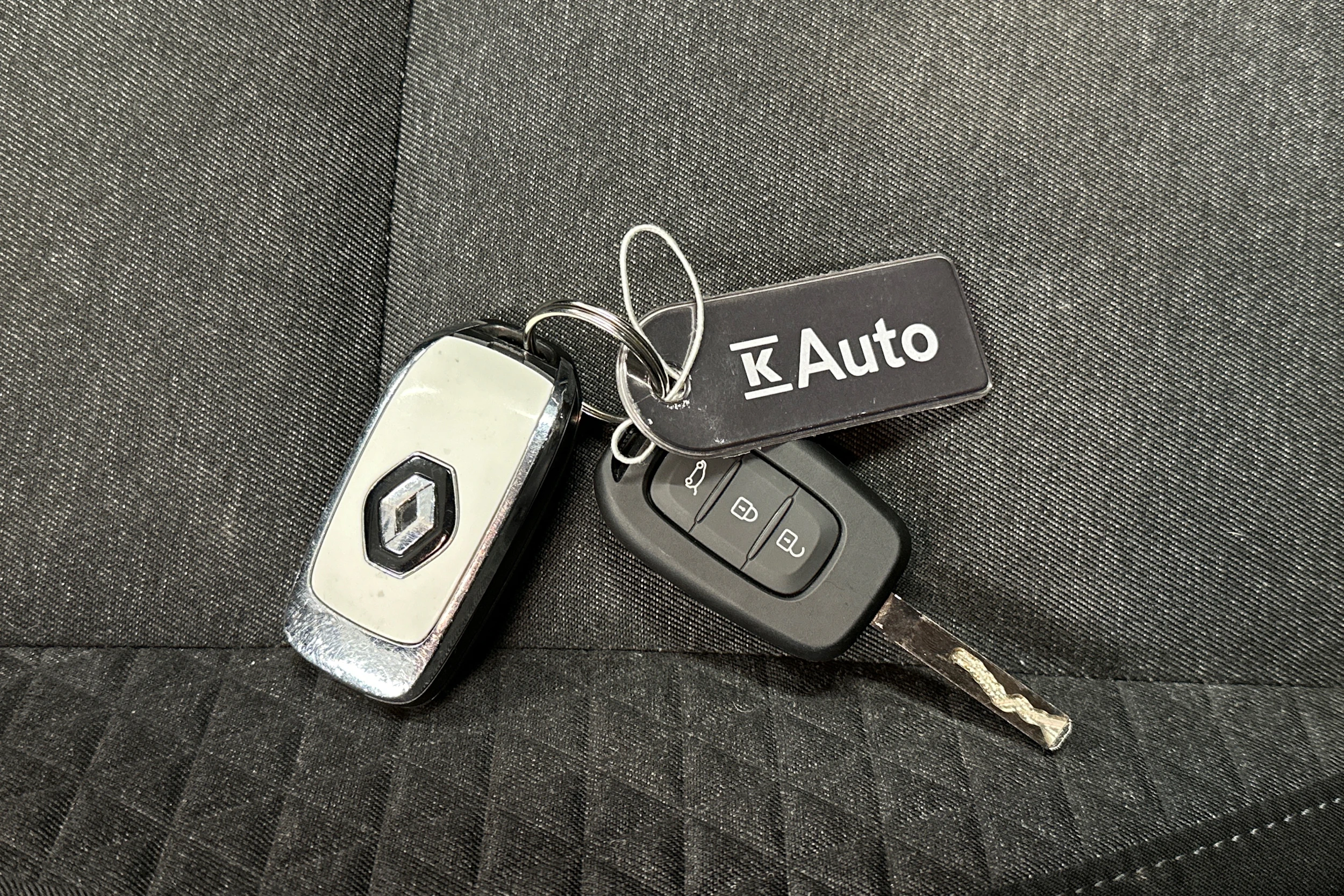 valkoinen Renault Clio 2020 kuva 26.