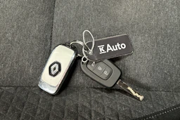 valkoinen Renault Clio 2020 kuva 26.