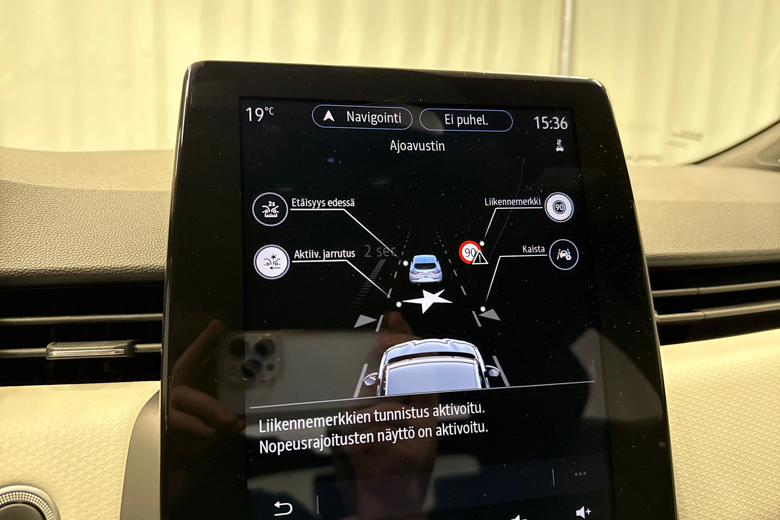 valkoinen Renault Clio 2021 kuva 16.