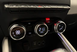 valkoinen Renault Clio 2021 kuva 19.