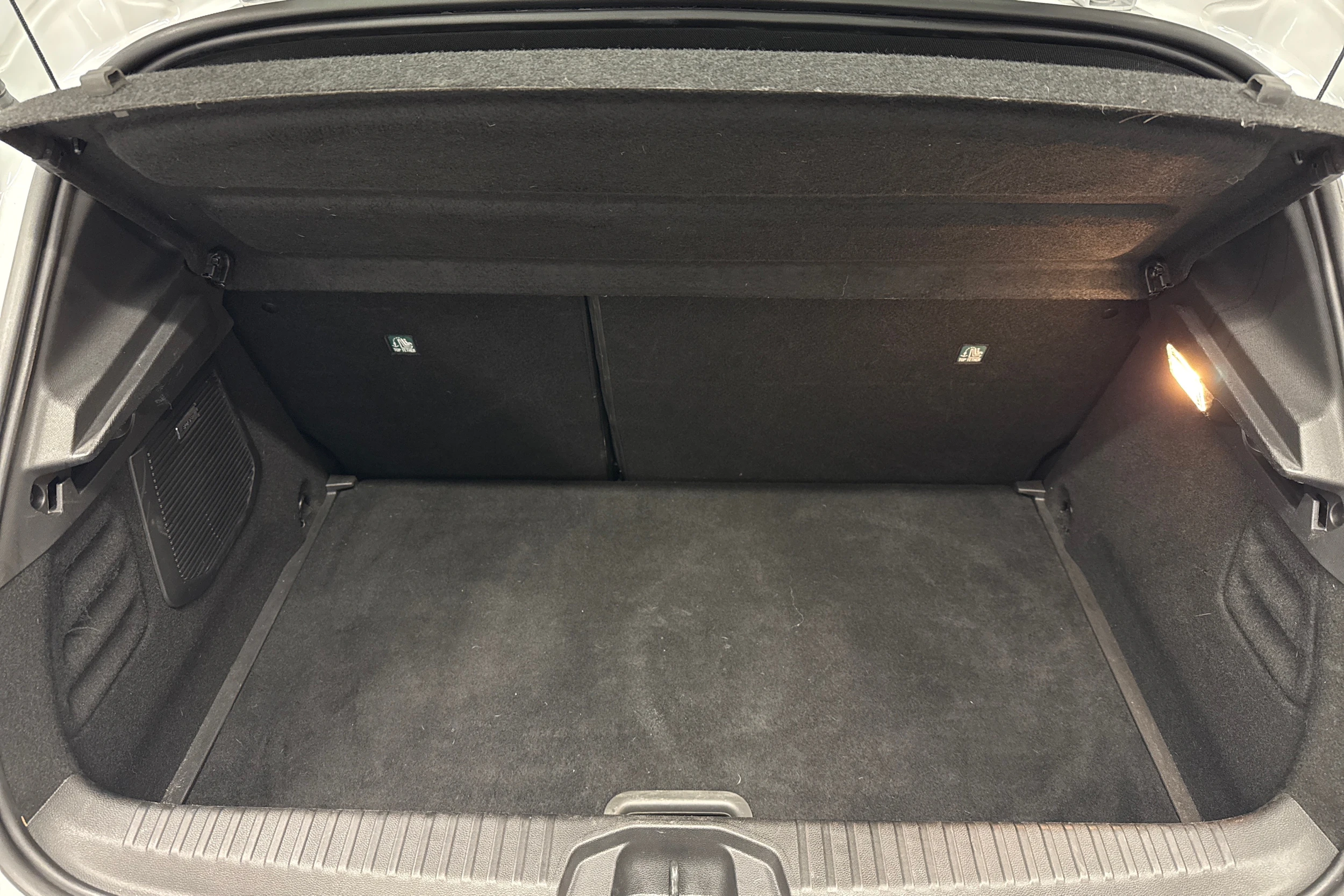 valkoinen Renault Clio 2021 kuva 20.