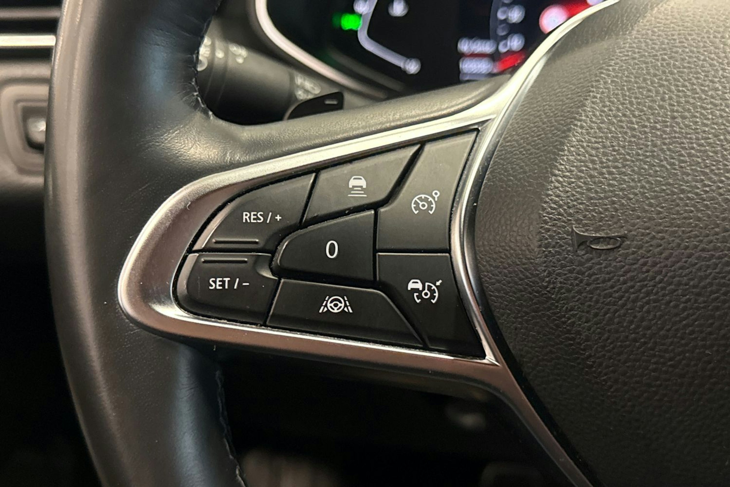 valkoinen Renault Clio 2021 kuva 15.