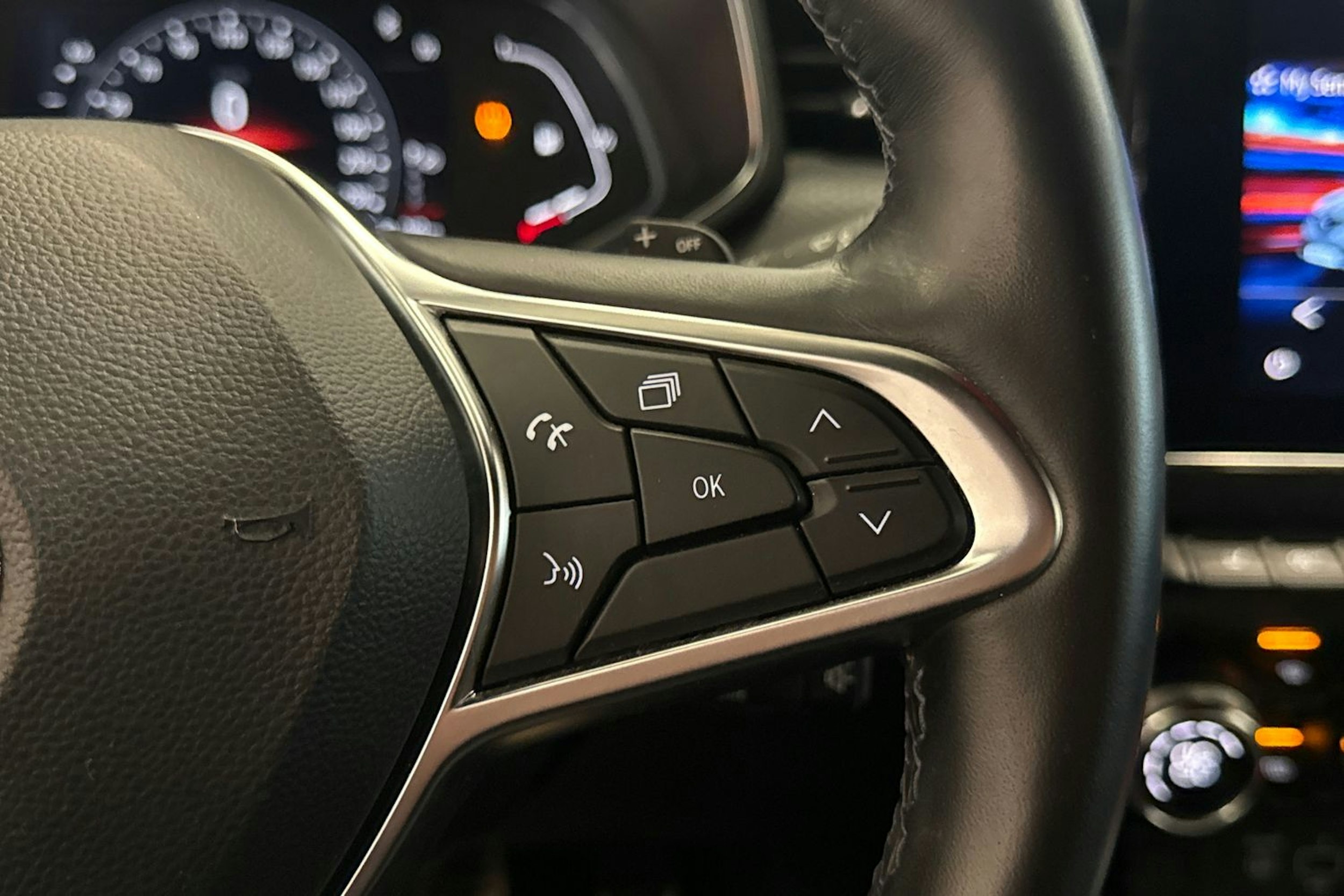 valkoinen Renault Clio 2021 kuva 16.