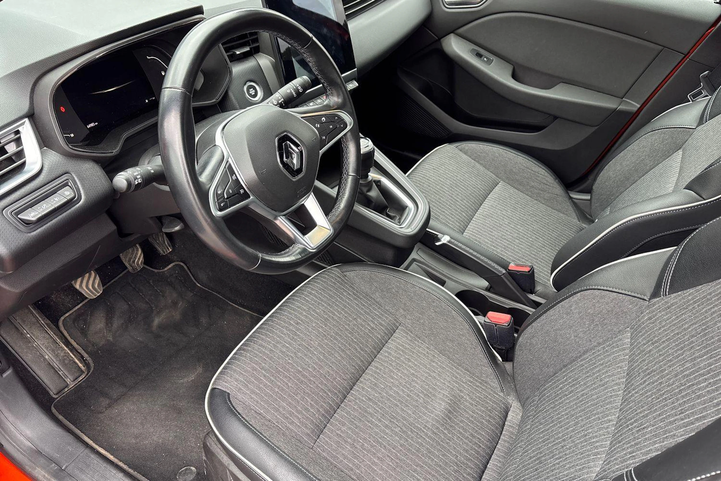 oranssi Renault Clio 2022 kuva 3.