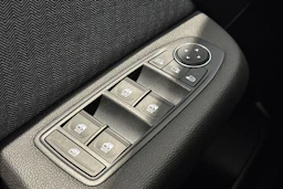 sininen Renault Clio 2024 kuva 20.