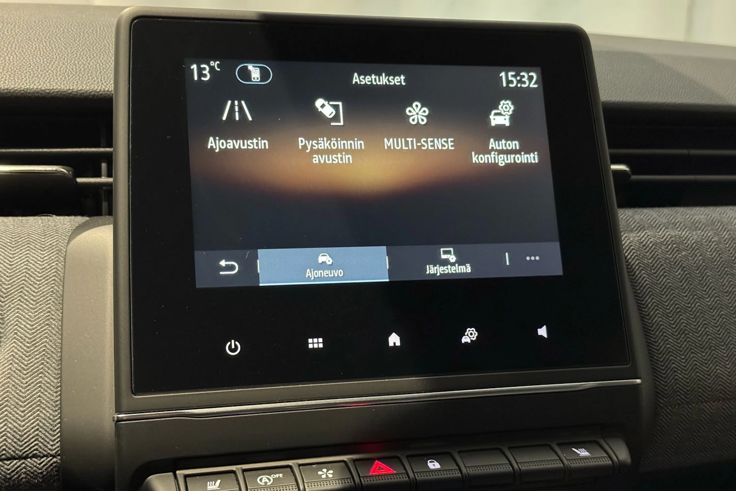 sininen Renault Clio 2024 kuva 25.