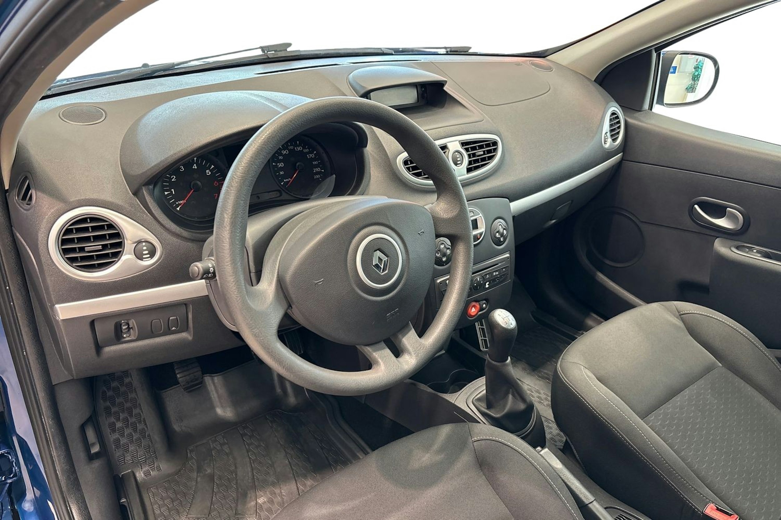 Sininen Renault Clio III 2010 kuva 7.