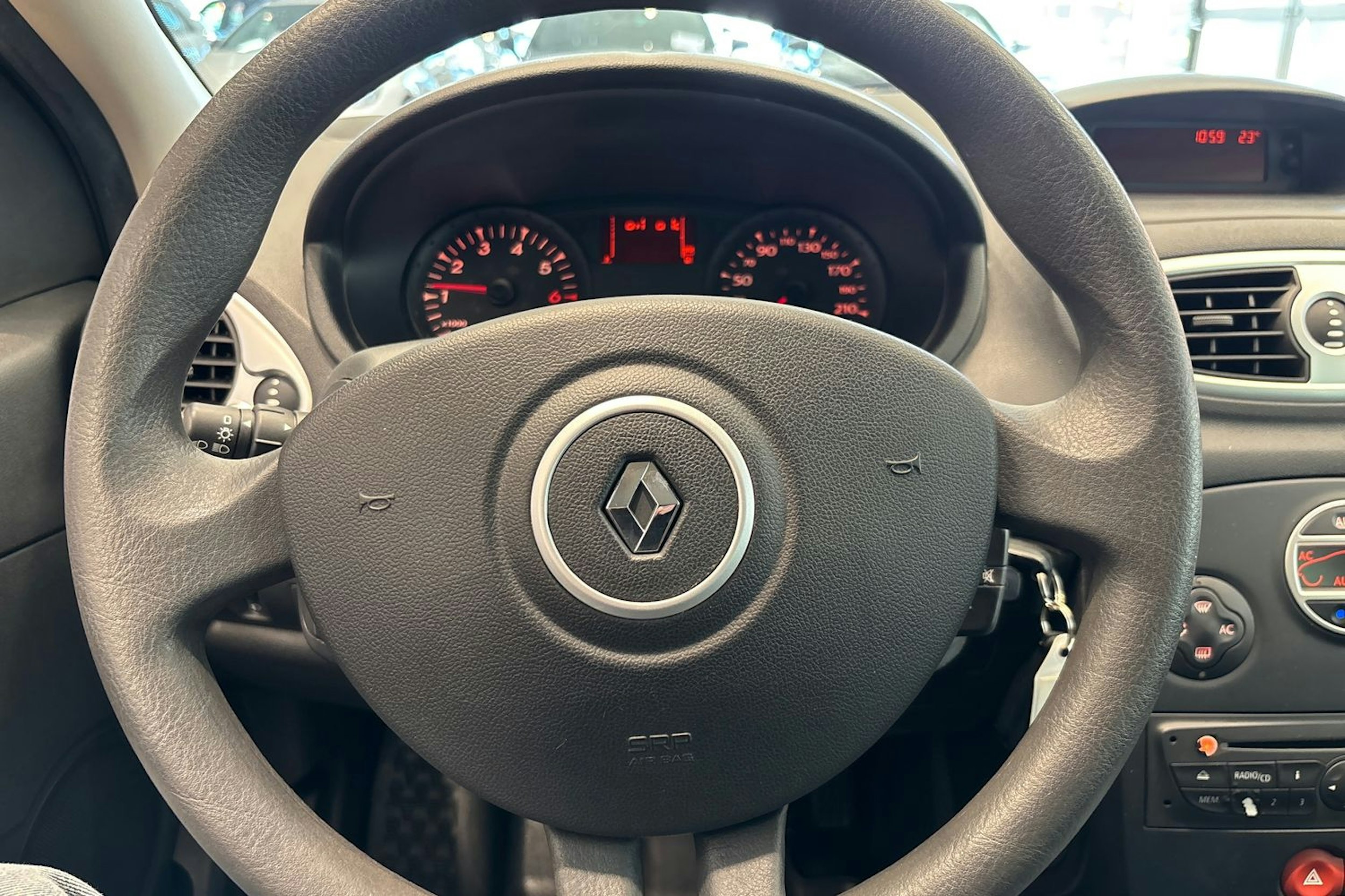 Sininen Renault Clio III 2010 kuva 14.