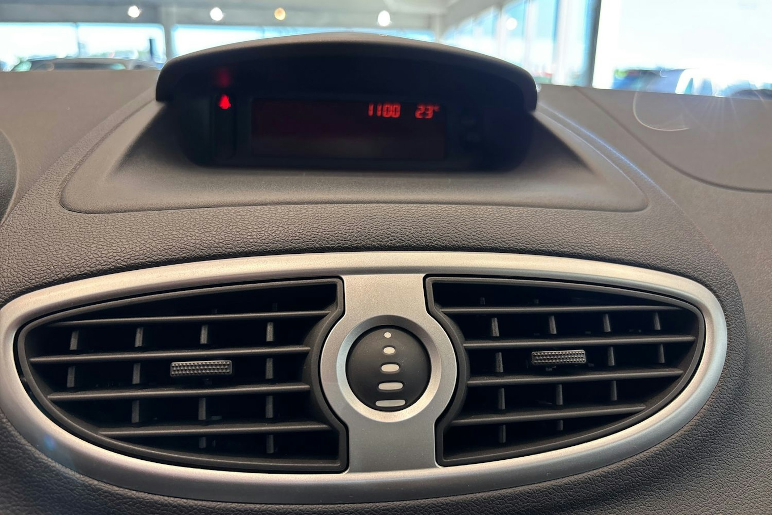 Sininen Renault Clio III 2010 kuva 16.