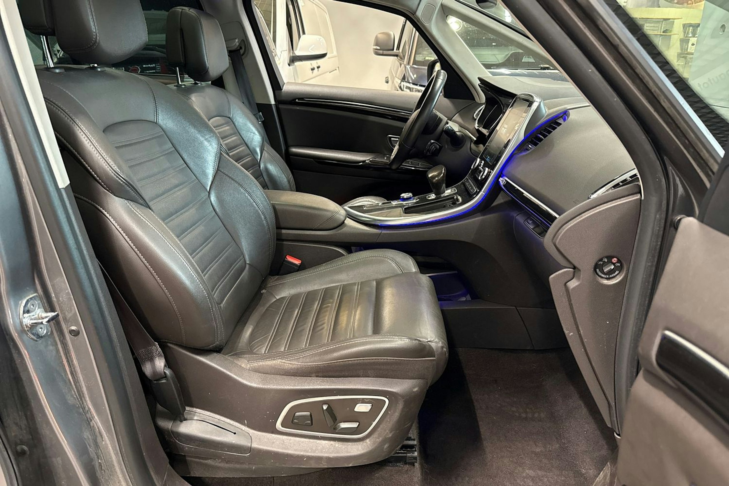 Harmaa Renault ESPACE 2016 kuva 16.
