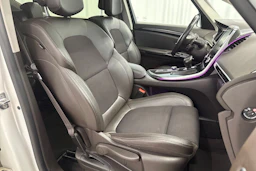 valkoinen Renault Espace 2017 kuva 11.