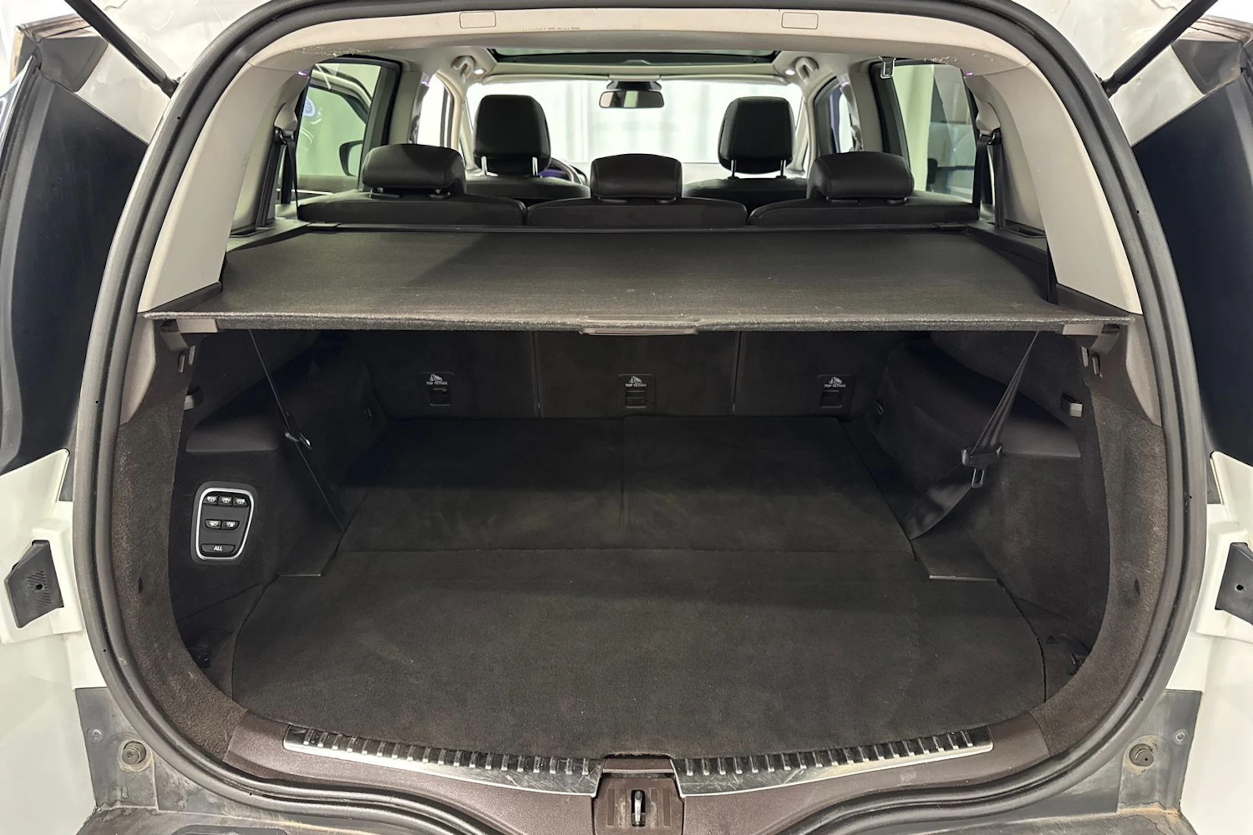 valkoinen Renault Espace 2017 kuva 14.