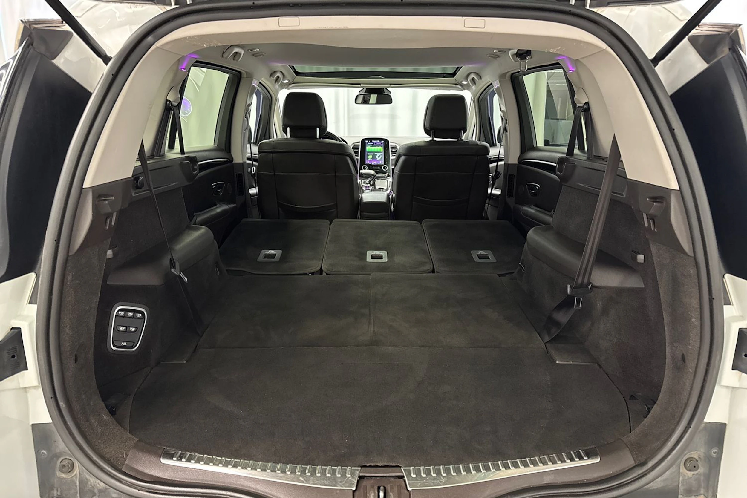 valkoinen Renault Espace 2017 kuva 15.