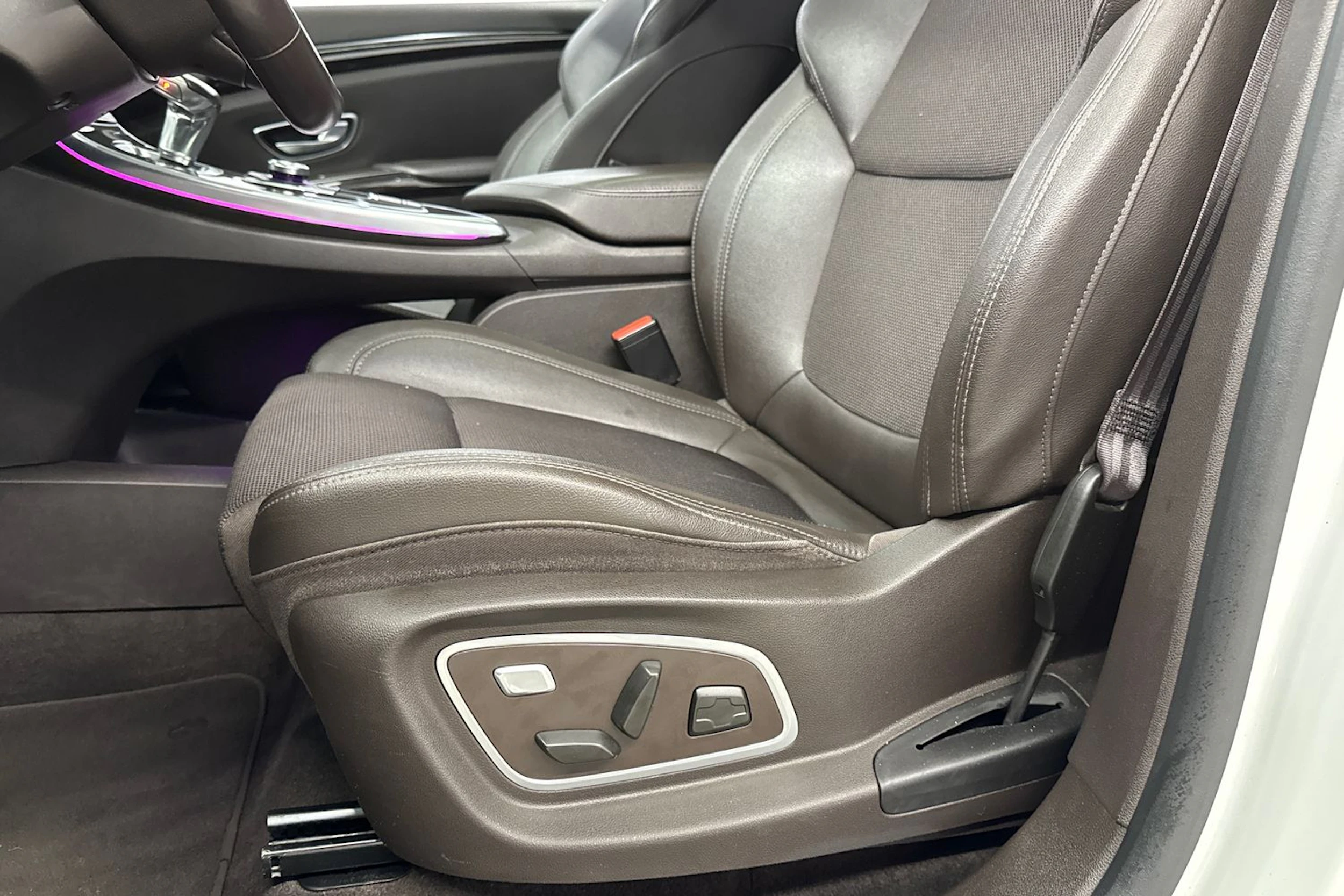 valkoinen Renault Espace 2017 kuva 20.