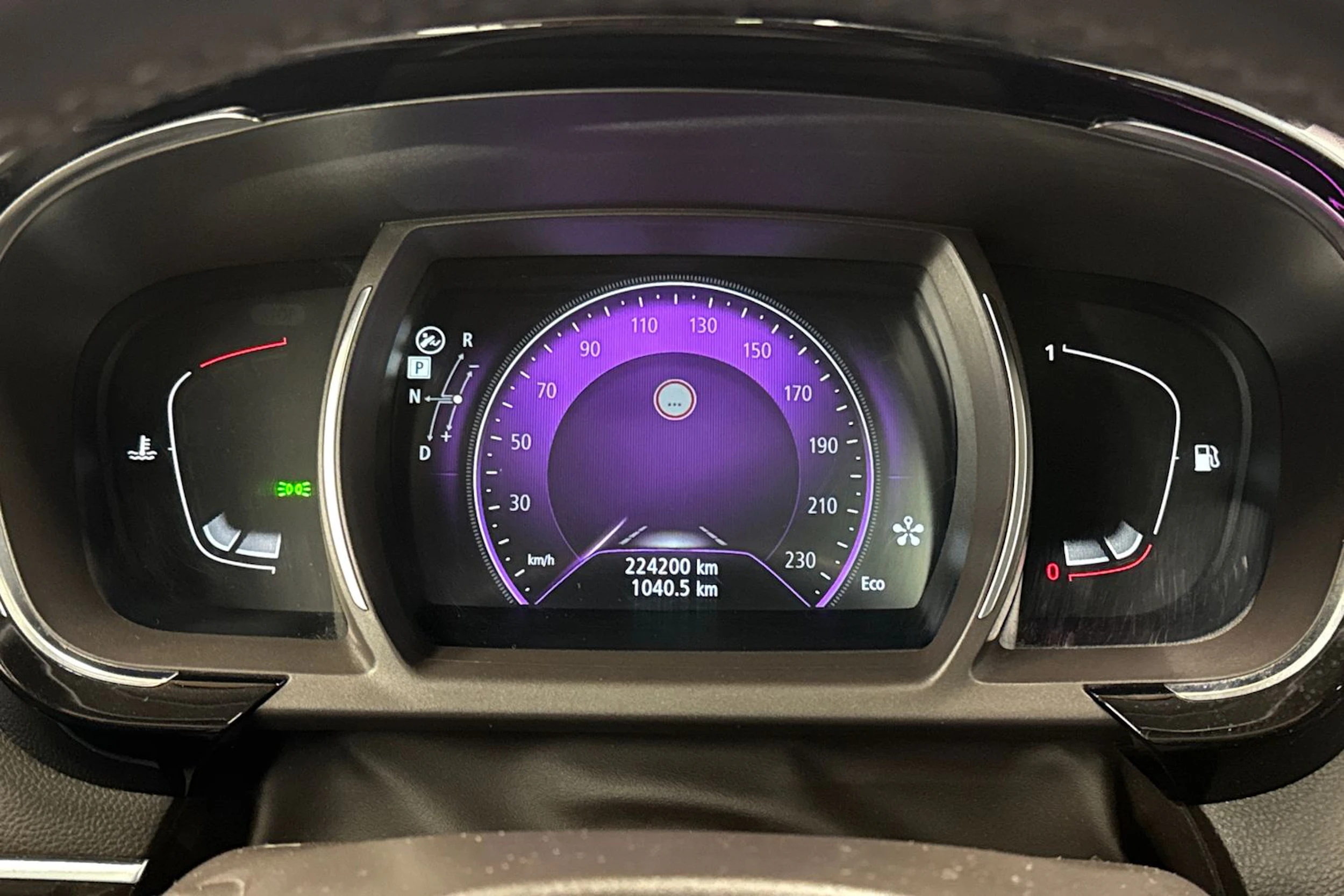 valkoinen Renault Espace 2017 kuva 22.