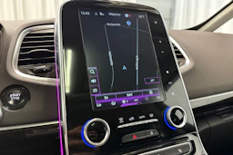 valkoinen Renault Espace 2017 kuva 23.