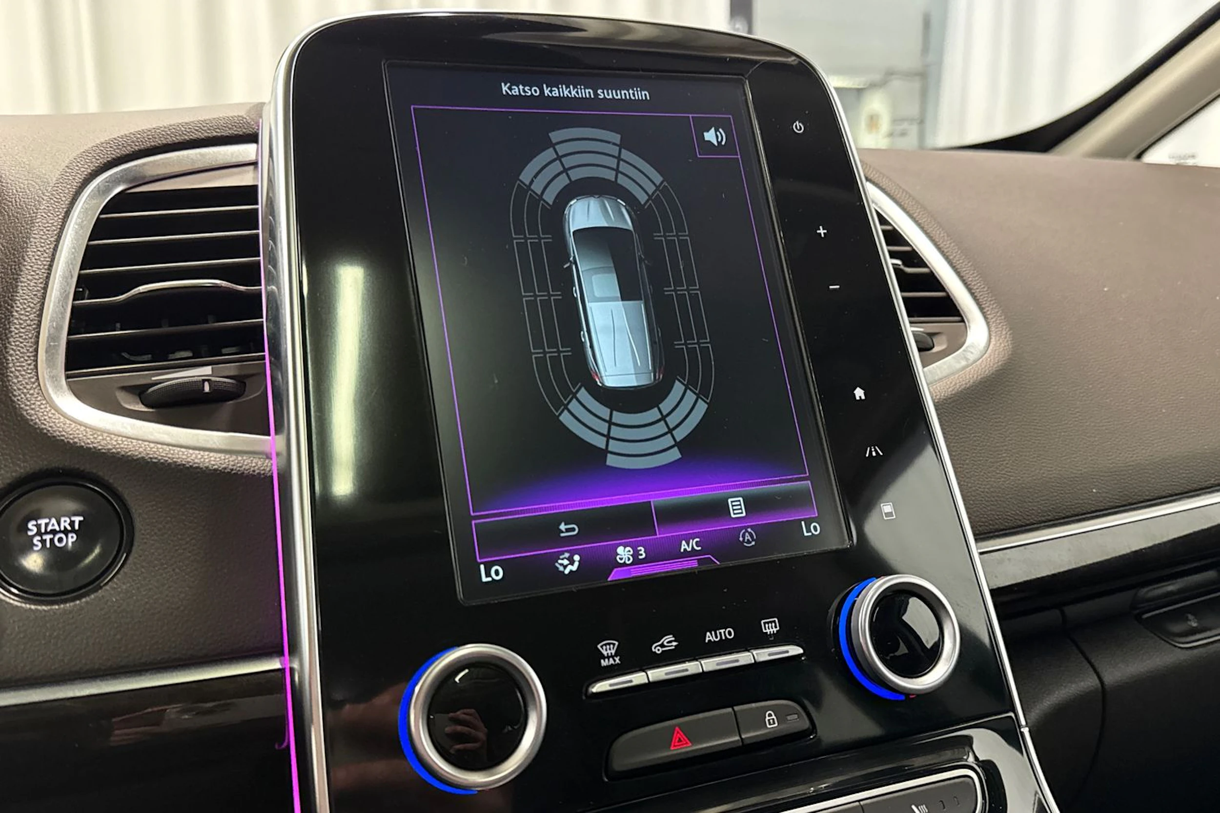 valkoinen Renault Espace 2017 kuva 24.