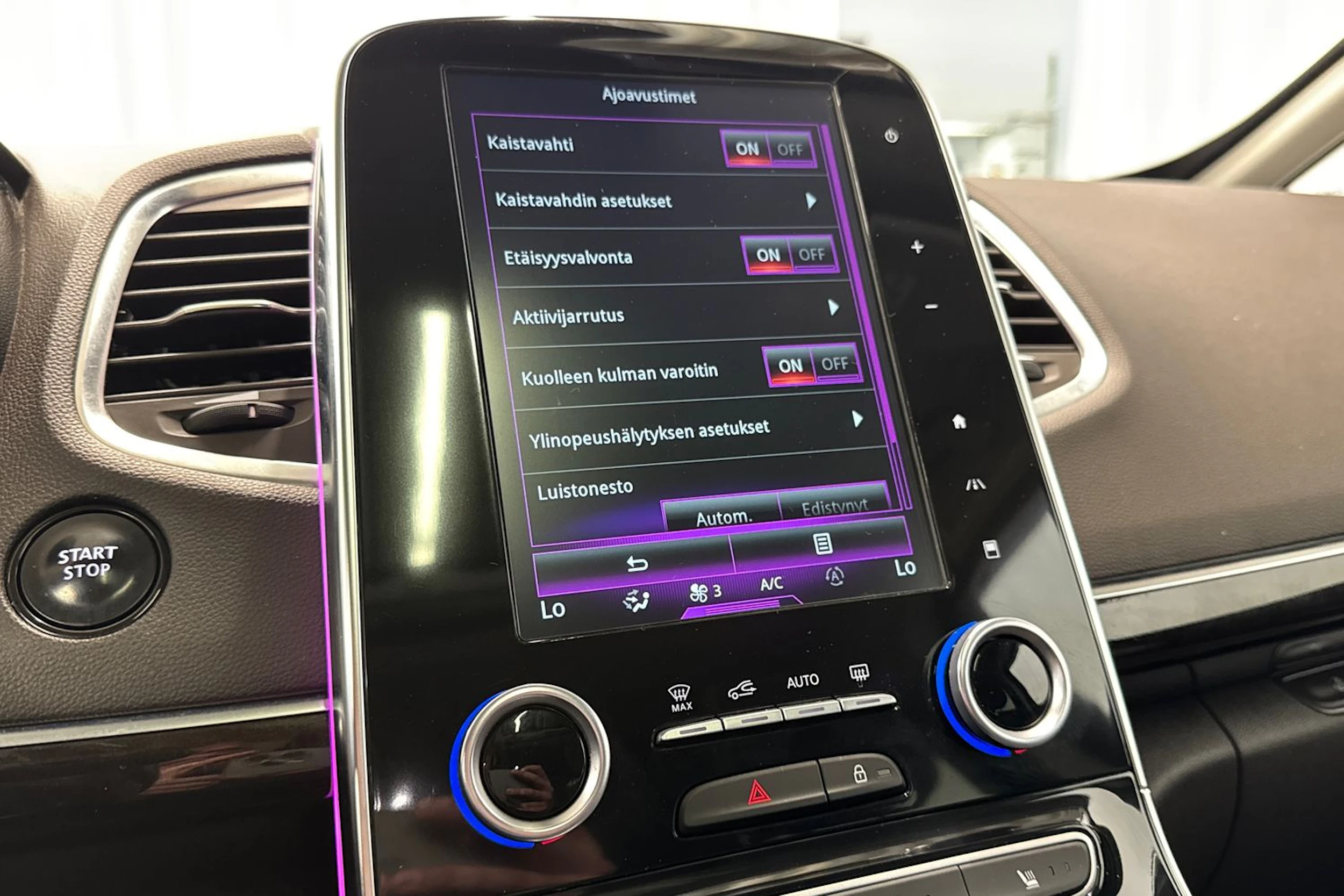 valkoinen Renault Espace 2017 kuva 25.